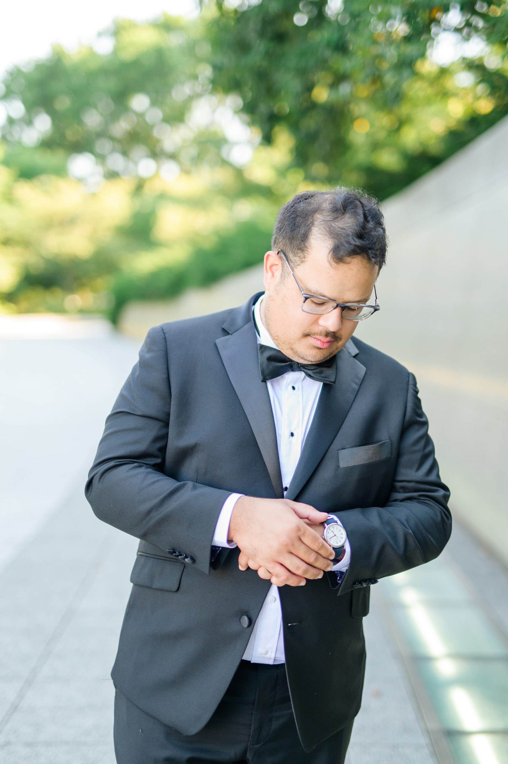 Intimate Fall shades of pink and blue Wedding at the DC War Memorial in Washington DC Photographed by Baltimore Wedding Photographer Cait Kramer Photography