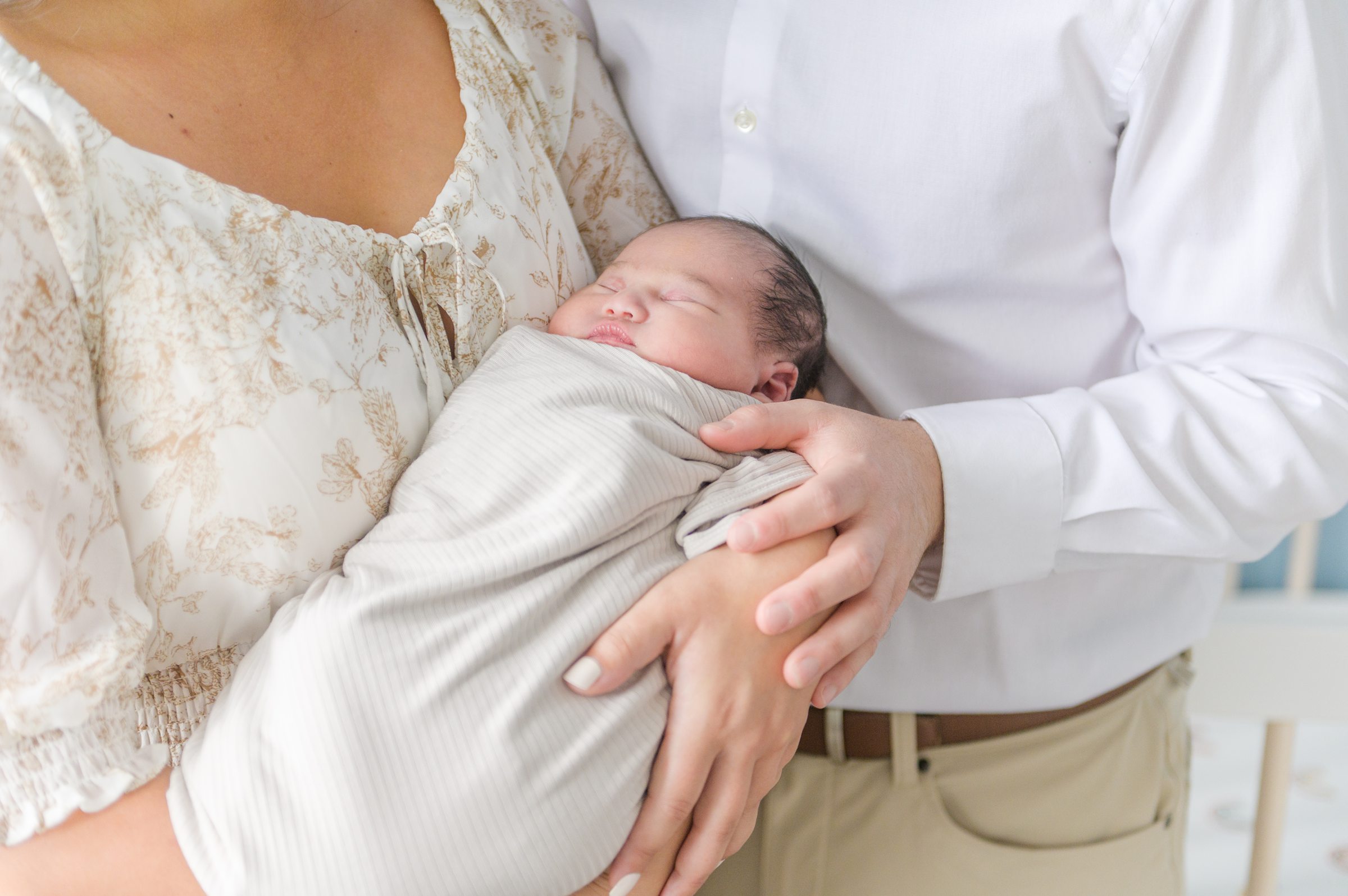 Baltimore lifestyle newborn session photographed by Baltimore Newborn Photographer Cait Kramer