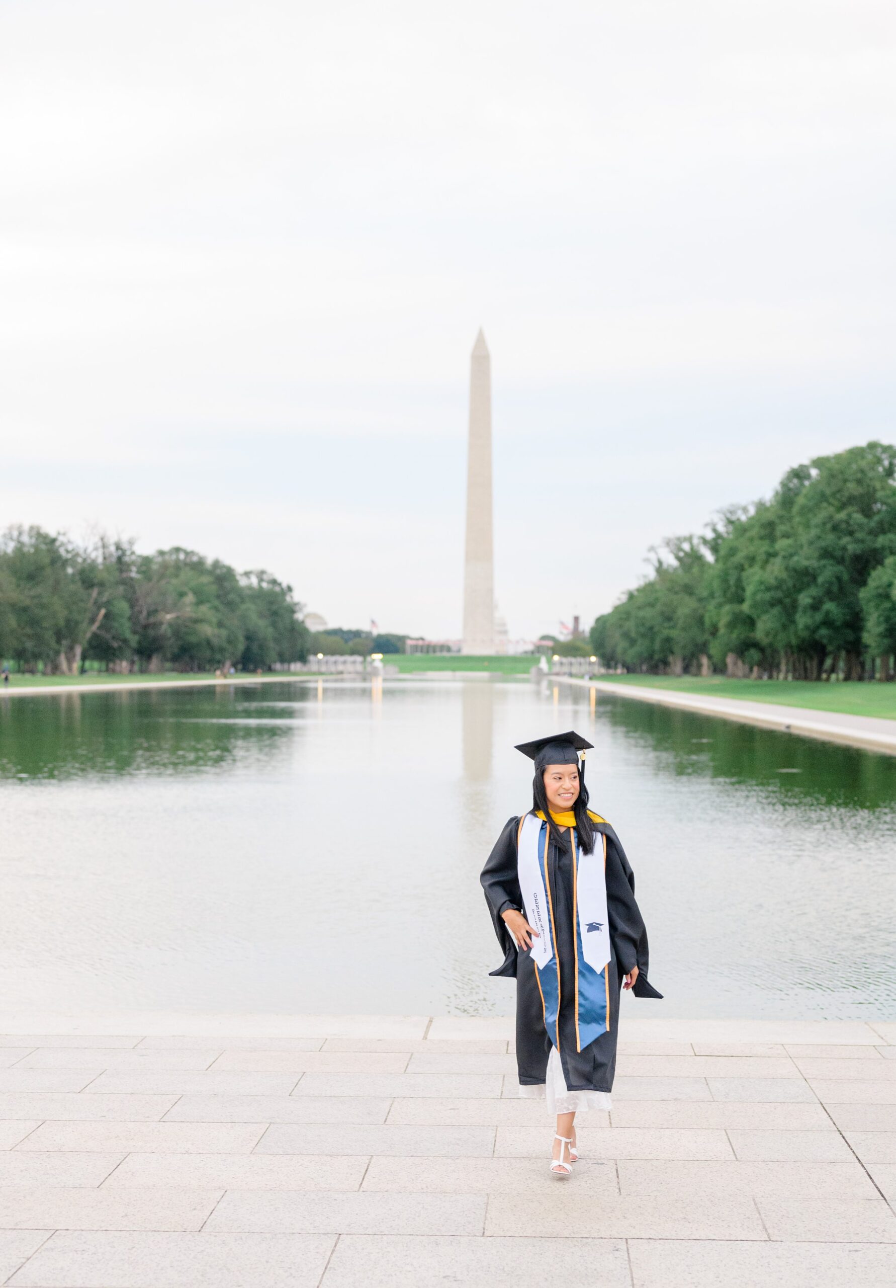 College graduation portrait session at the DC War Memorial in Washington, D.C. photographed by Baltimore Grad Photographer Cait Kramer.