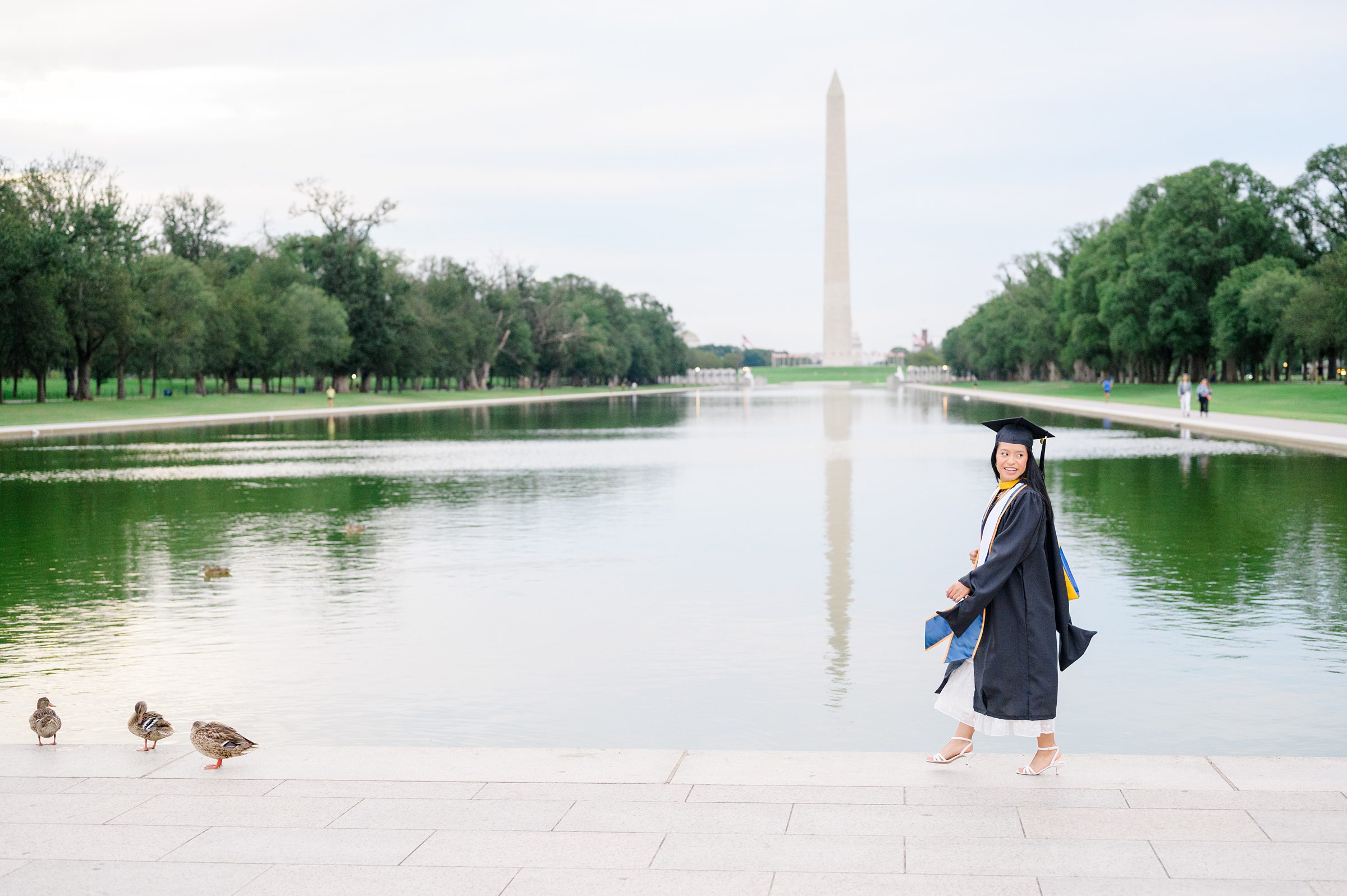 College graduation portrait session at the DC War Memorial in Washington, D.C. photographed by Baltimore Grad Photographer Cait Kramer.