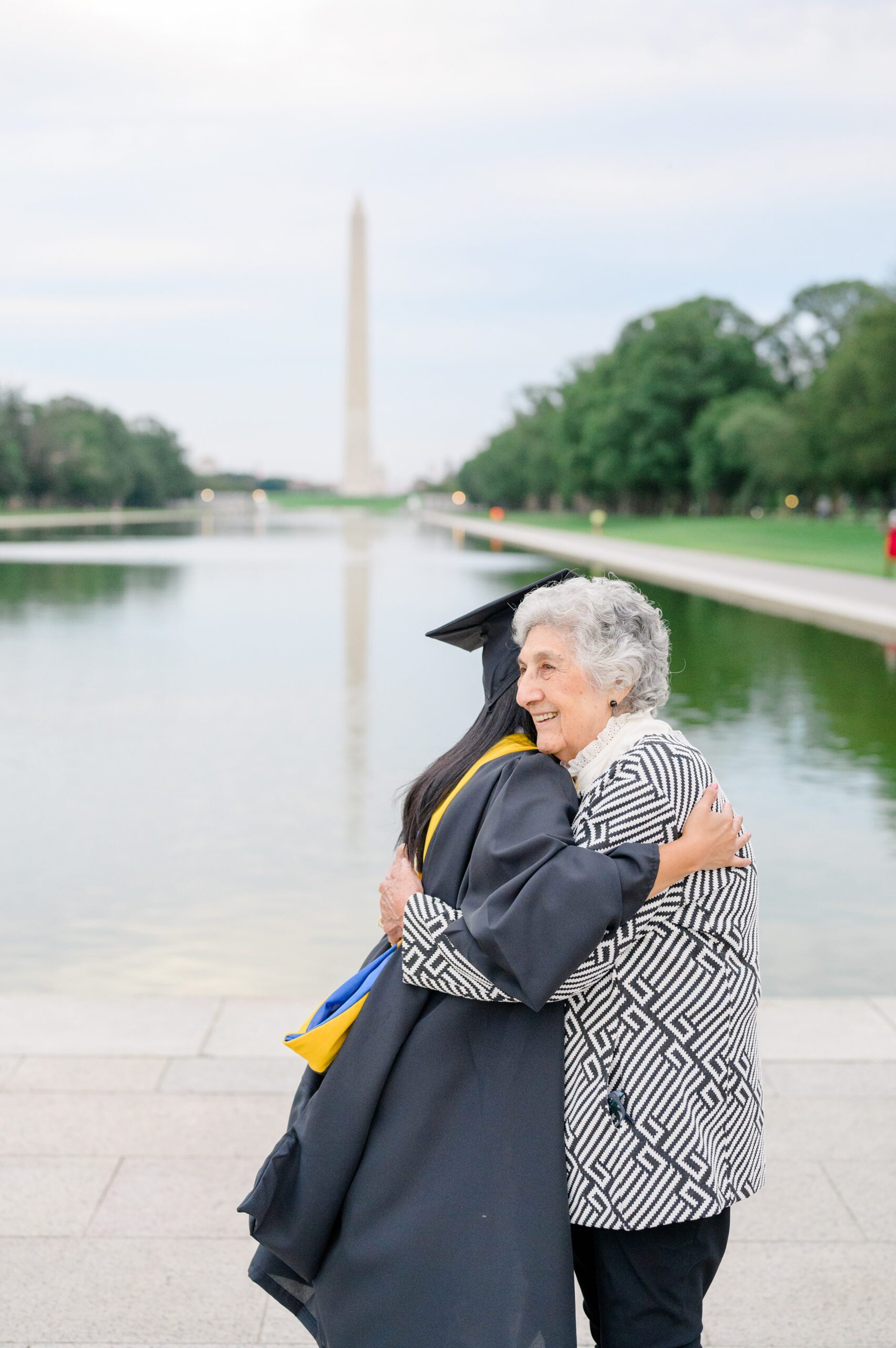 College graduation portrait session at the DC War Memorial in Washington, D.C. photographed by Baltimore Grad Photographer Cait Kramer.