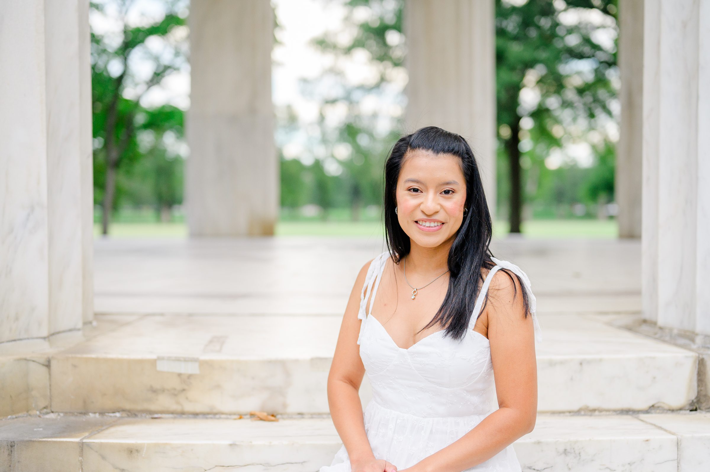 College graduation portrait session at the DC War Memorial in Washington, D.C. photographed by Baltimore Grad Photographer Cait Kramer.