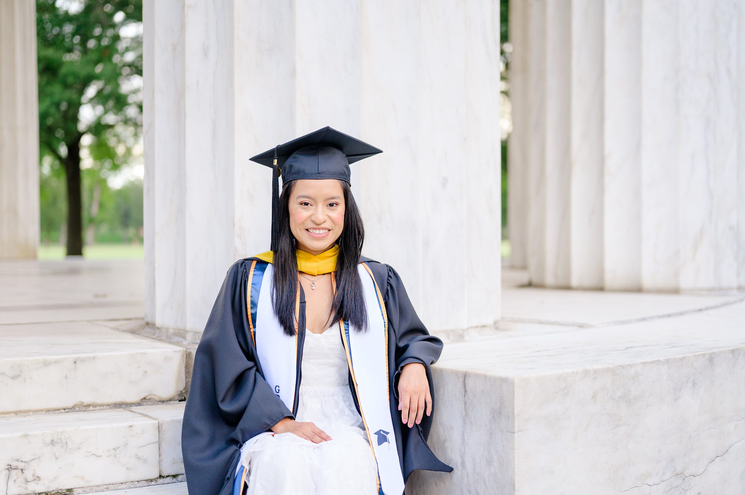 College graduation portrait session at the DC War Memorial in Washington, D.C. photographed by Baltimore Grad Photographer Cait Kramer.