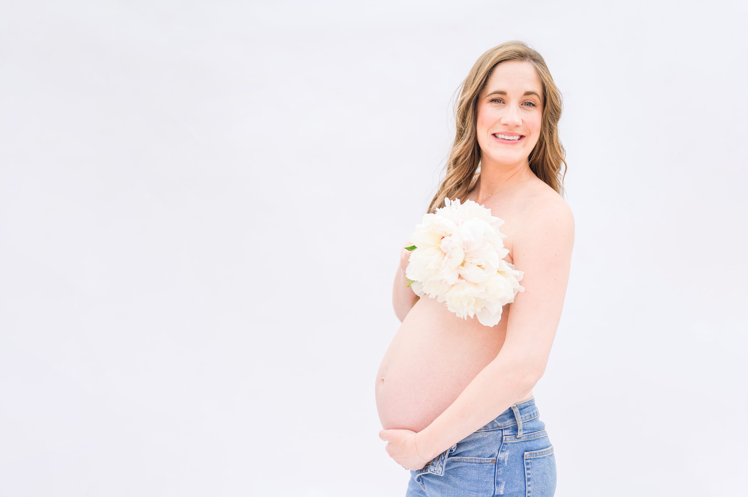 Studio-inspired maternity photos taken in Baltimore, Maryland, photographed by Baltimore Newborn Photographer Cait Kramer Photography.