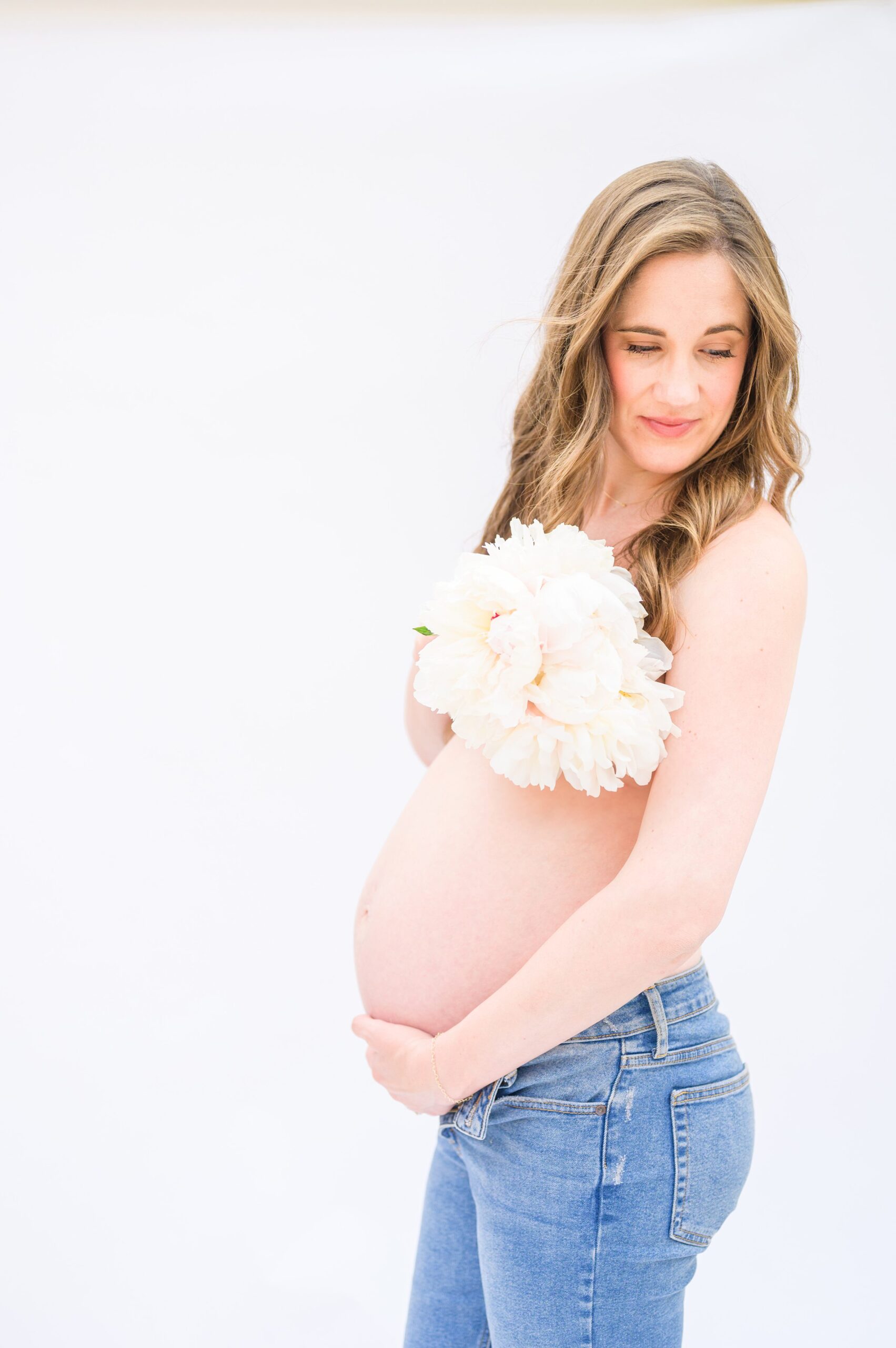 Studio-inspired maternity photos taken in Baltimore, Maryland, photographed by Baltimore Newborn Photographer Cait Kramer Photography.