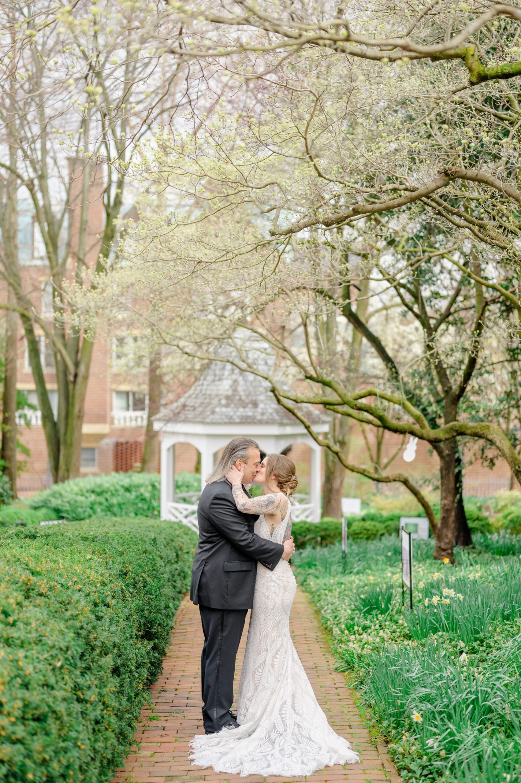 Spring Wedding at the Mount Vernon Inn Restaurant Wedding in Alexandria, Virginia photographed by Baltimore Photographer Cait Kramer Photography.