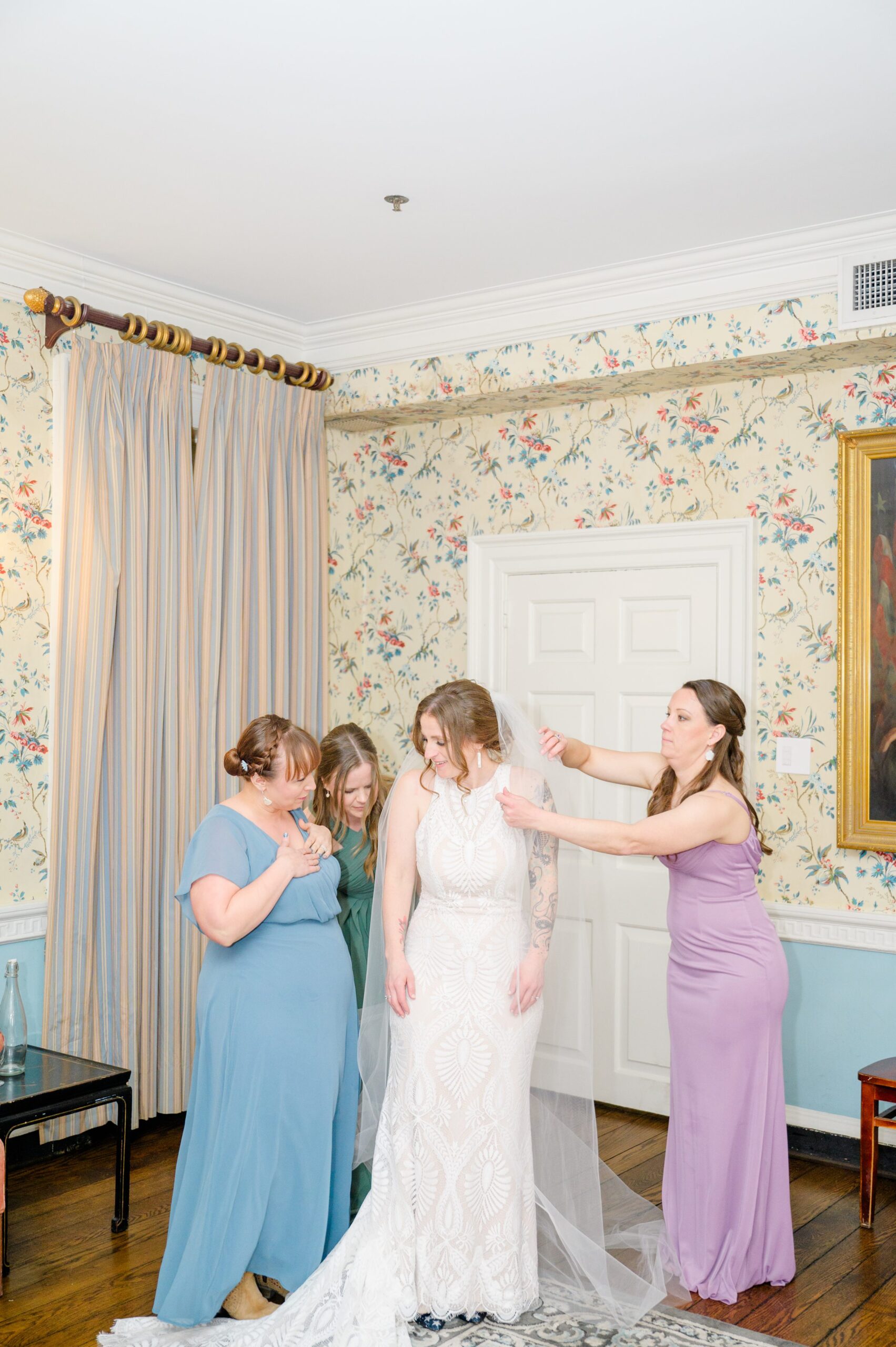 Spring Wedding at the Mount Vernon Inn Restaurant Wedding in Alexandria, Virginia photographed by Baltimore Photographer Cait Kramer Photography.