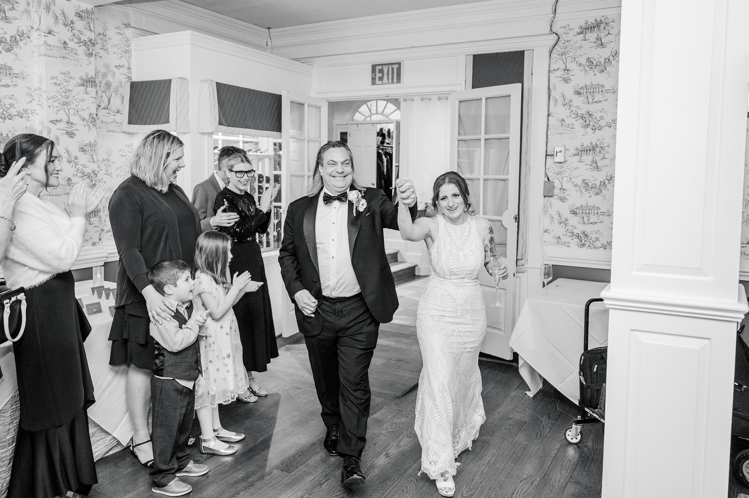 Spring Wedding at the Mount Vernon Inn Restaurant in Alexandria, Virginia photographed by Baltimore Photographer Cait Kramer Photography.