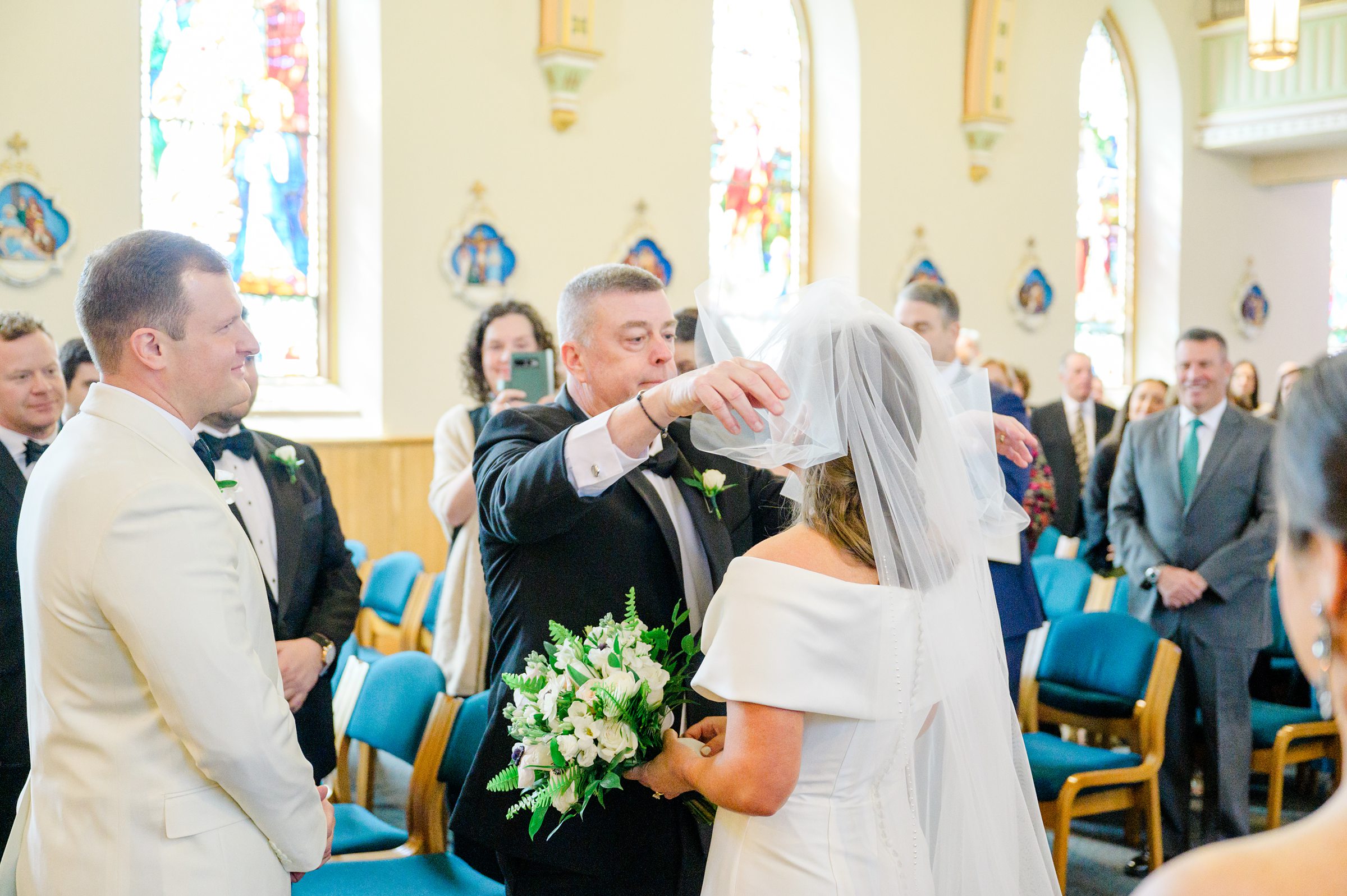 Spring wedding at the Philadelphia Cricket Club photographed by Baltimore Photographer Cait Kramer.