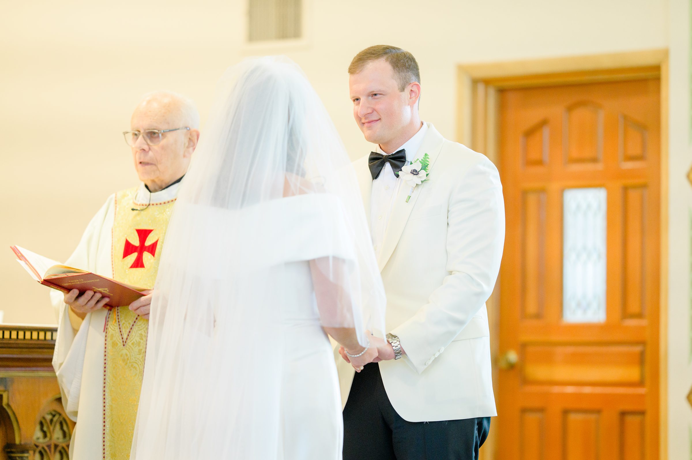 Spring wedding at the Philadelphia Cricket Club photographed by Baltimore Photographer Cait Kramer.