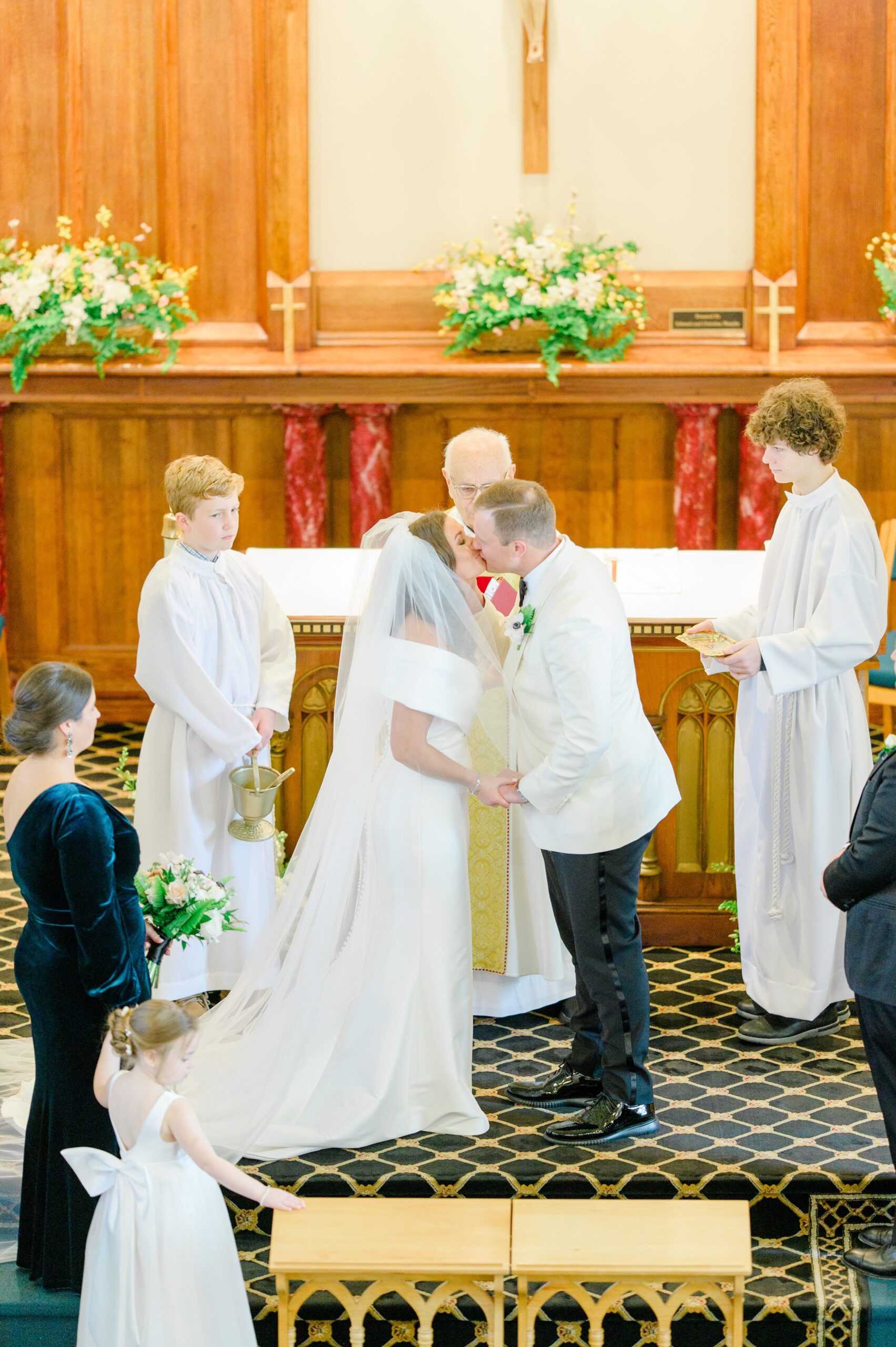 Spring wedding at the Philadelphia Cricket Club photographed by Baltimore Photographer Cait Kramer.