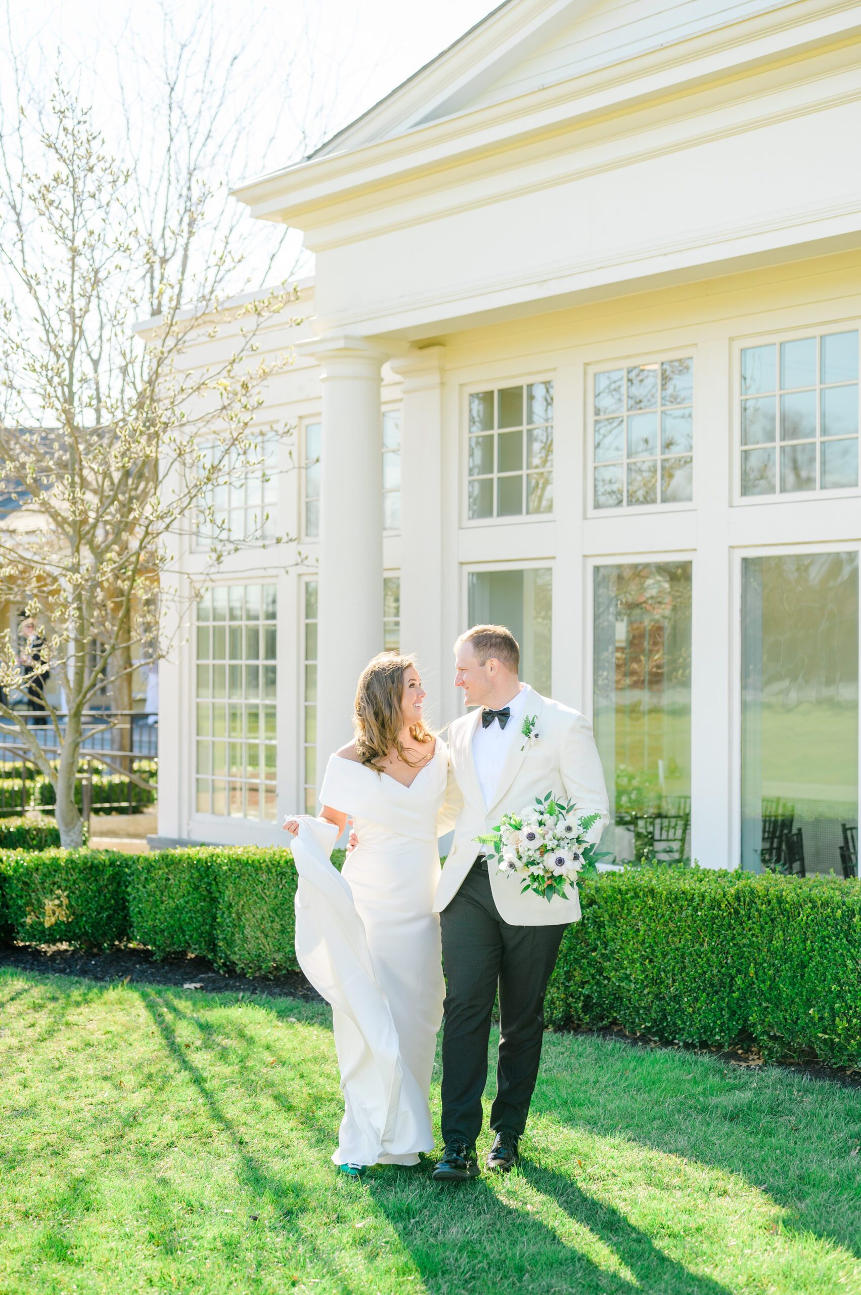 Spring wedding at the Philadelphia Cricket Club photographed by Baltimore Photographer Cait Kramer.