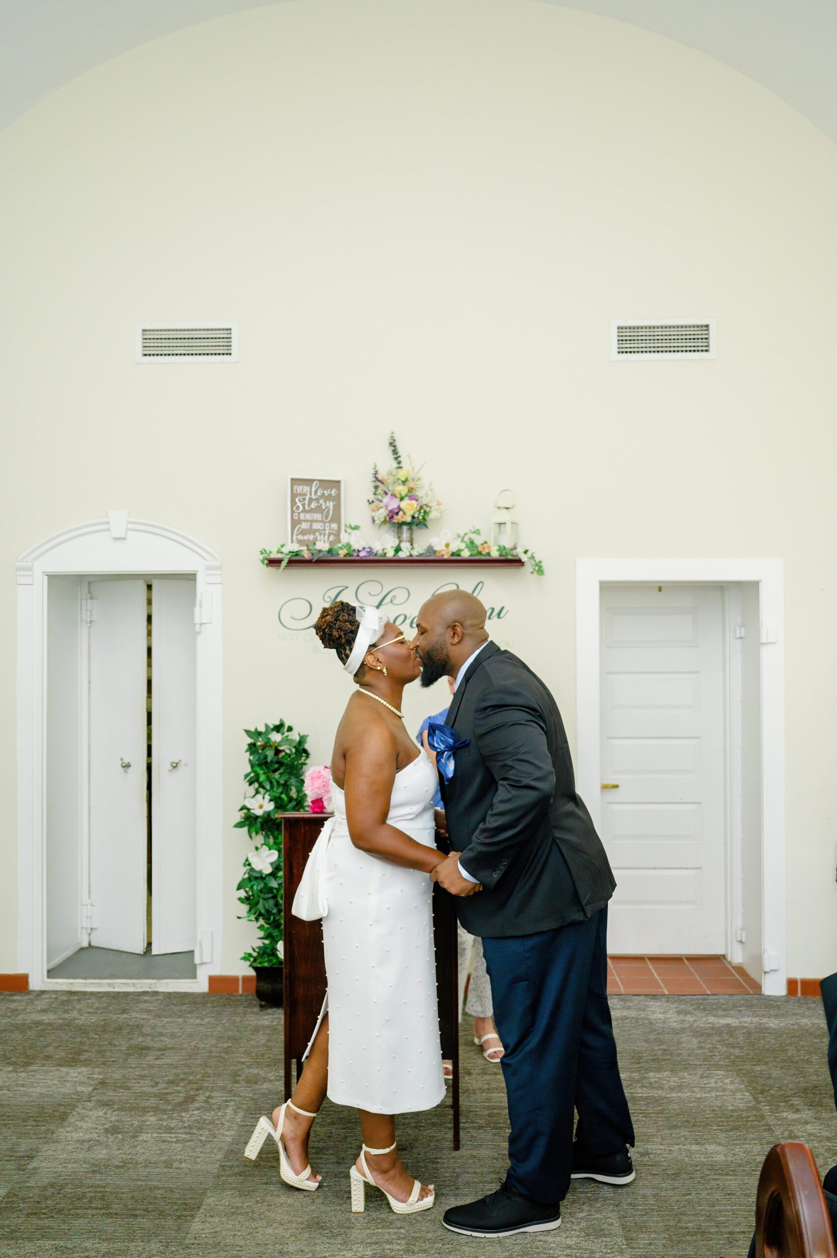 Intimate elopement in the historic Annapolis, Maryland photographed by Baltimore Wedding Photographer Cait Kramer.