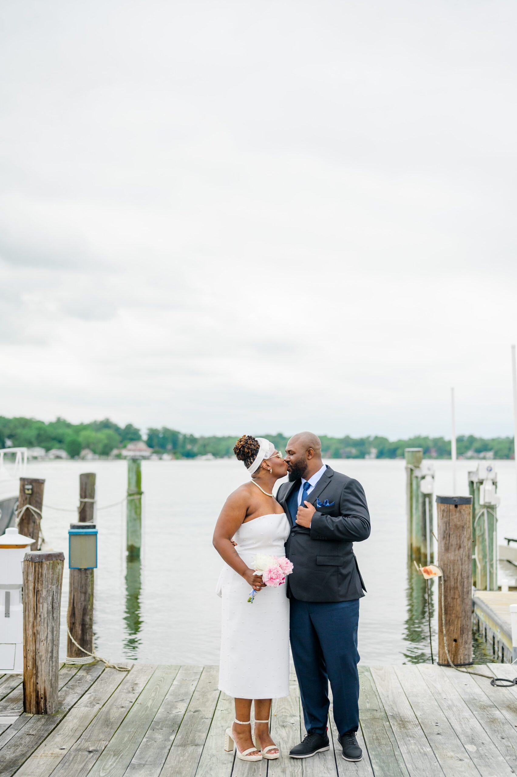 Intimate elopement in the historic Annapolis, Maryland photographed by Baltimore Wedding Photographer Cait Kramer.