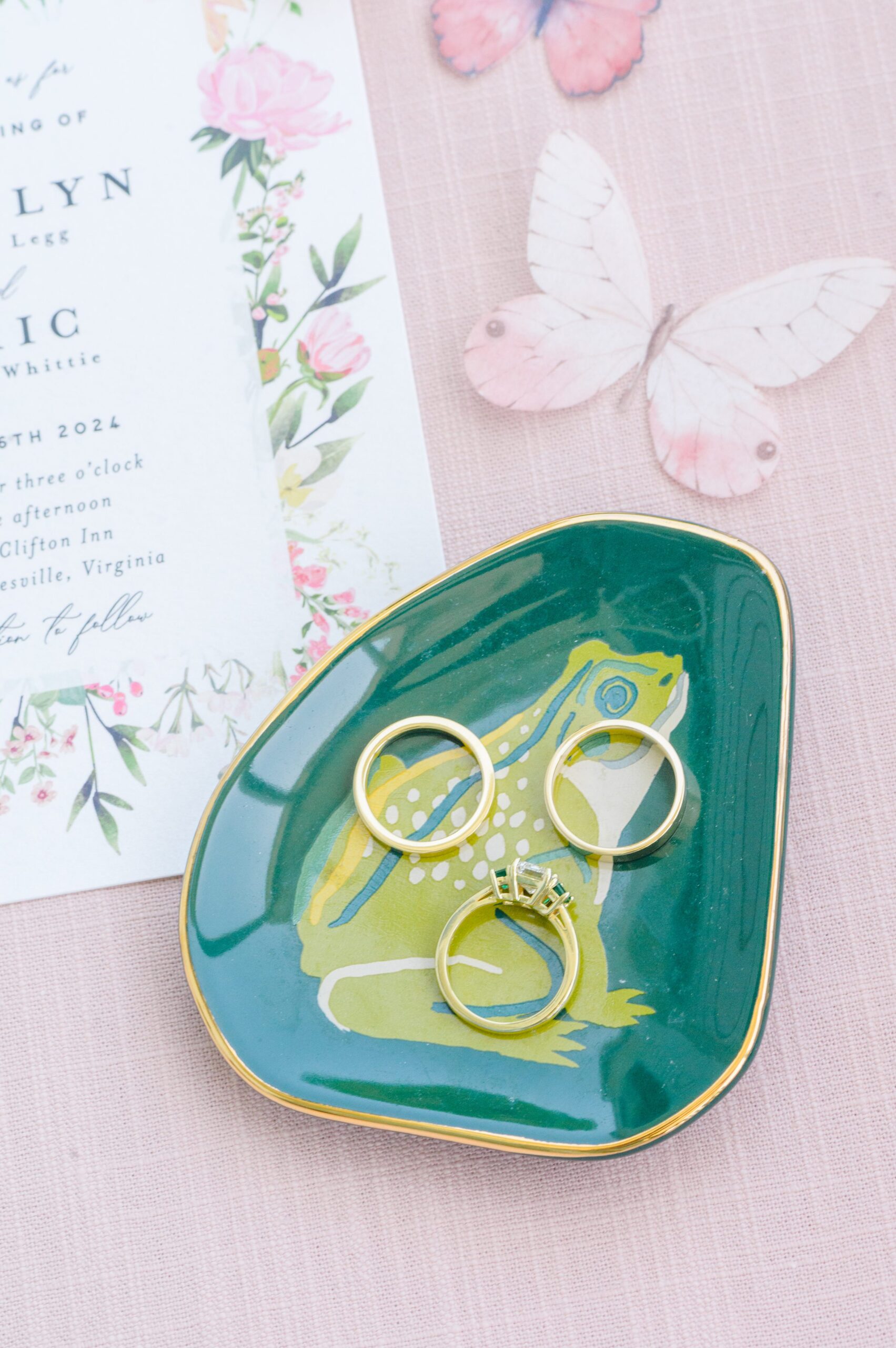 Intimate Clifton Inn Wedding in Charlottesville, Virginia photographed by Baltimore Wedding Photographer Cait Kramer.