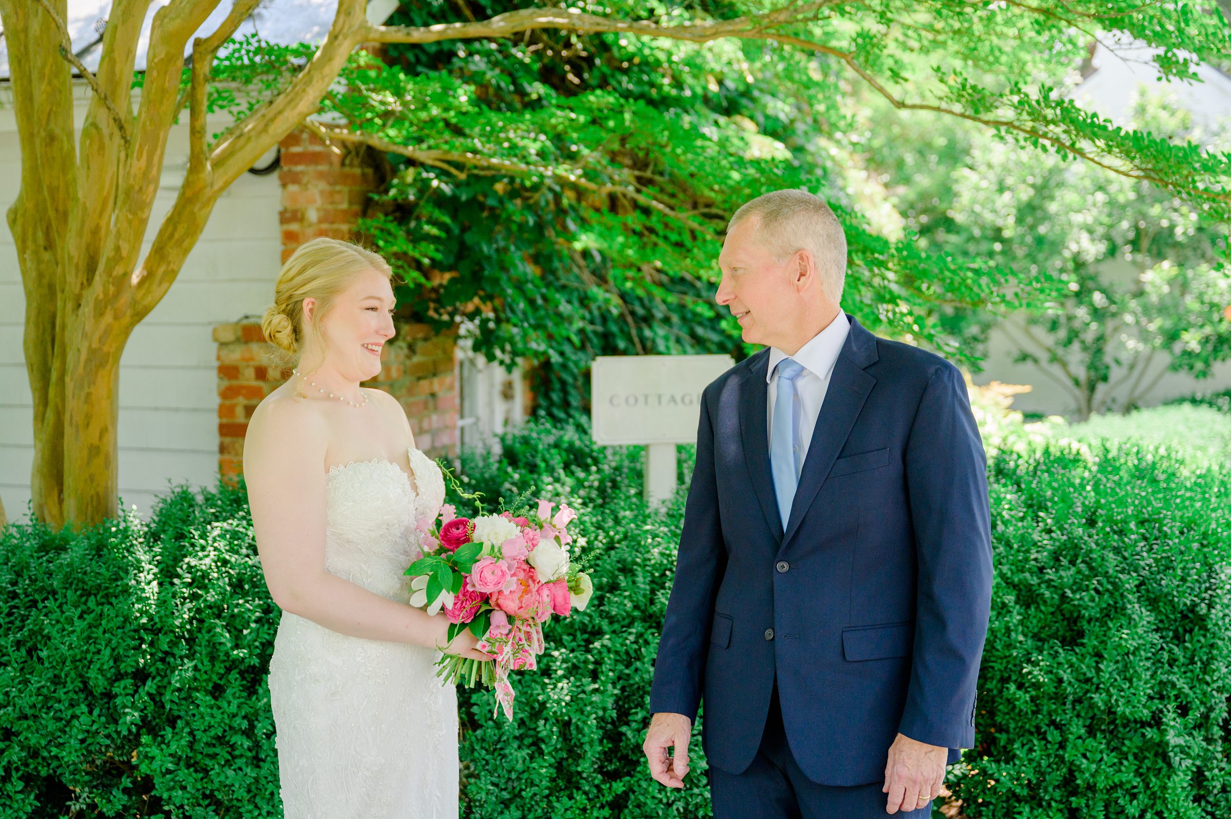 Intimate Clifton Inn Wedding in Charlottesville, Virginia photographed by Baltimore Wedding Photographer Cait Kramer.