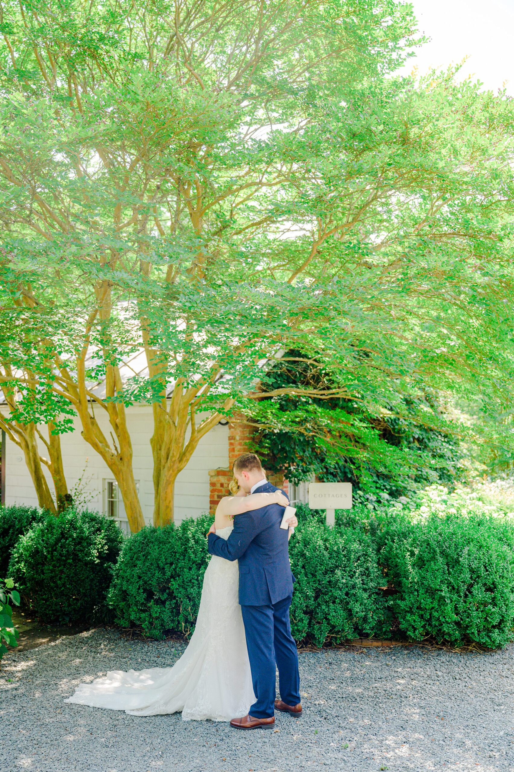 Intimate Clifton Inn Wedding in Charlottesville, Virginia photographed by Baltimore Wedding Photographer Cait Kramer.