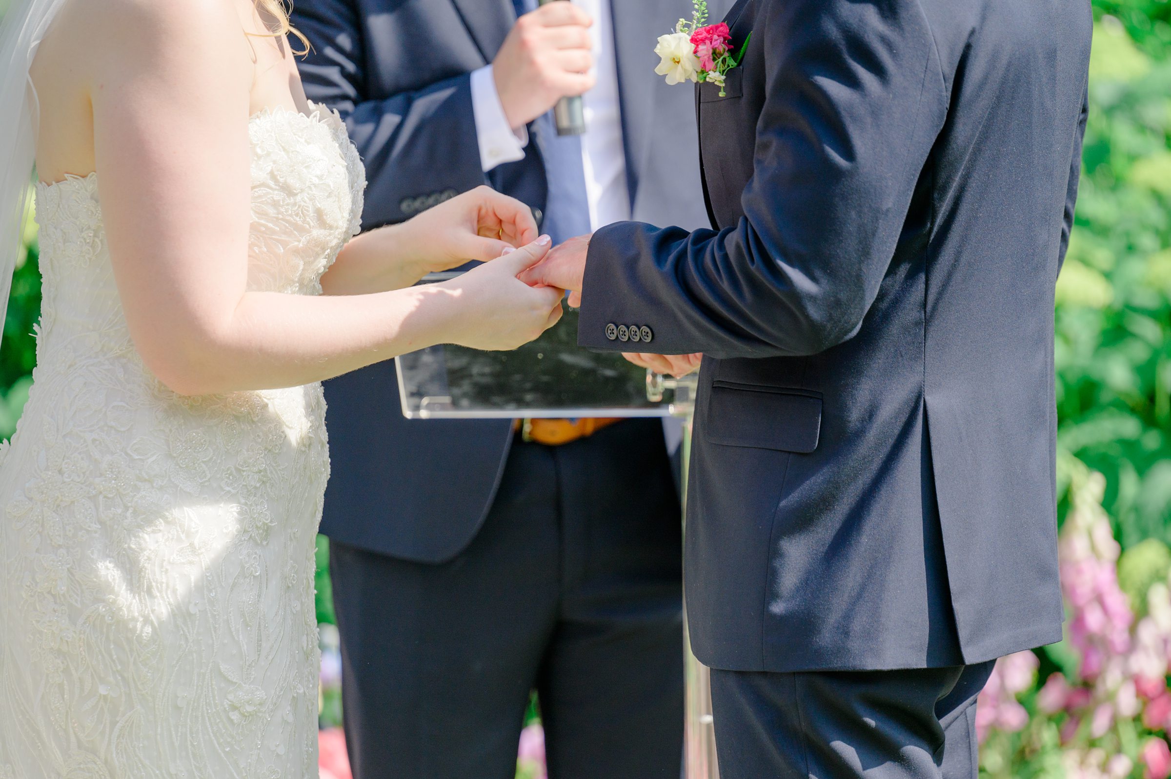 Intimate Clifton Inn Wedding in Charlottesville, Virginia photographed by Baltimore Wedding Photographer Cait Kramer.