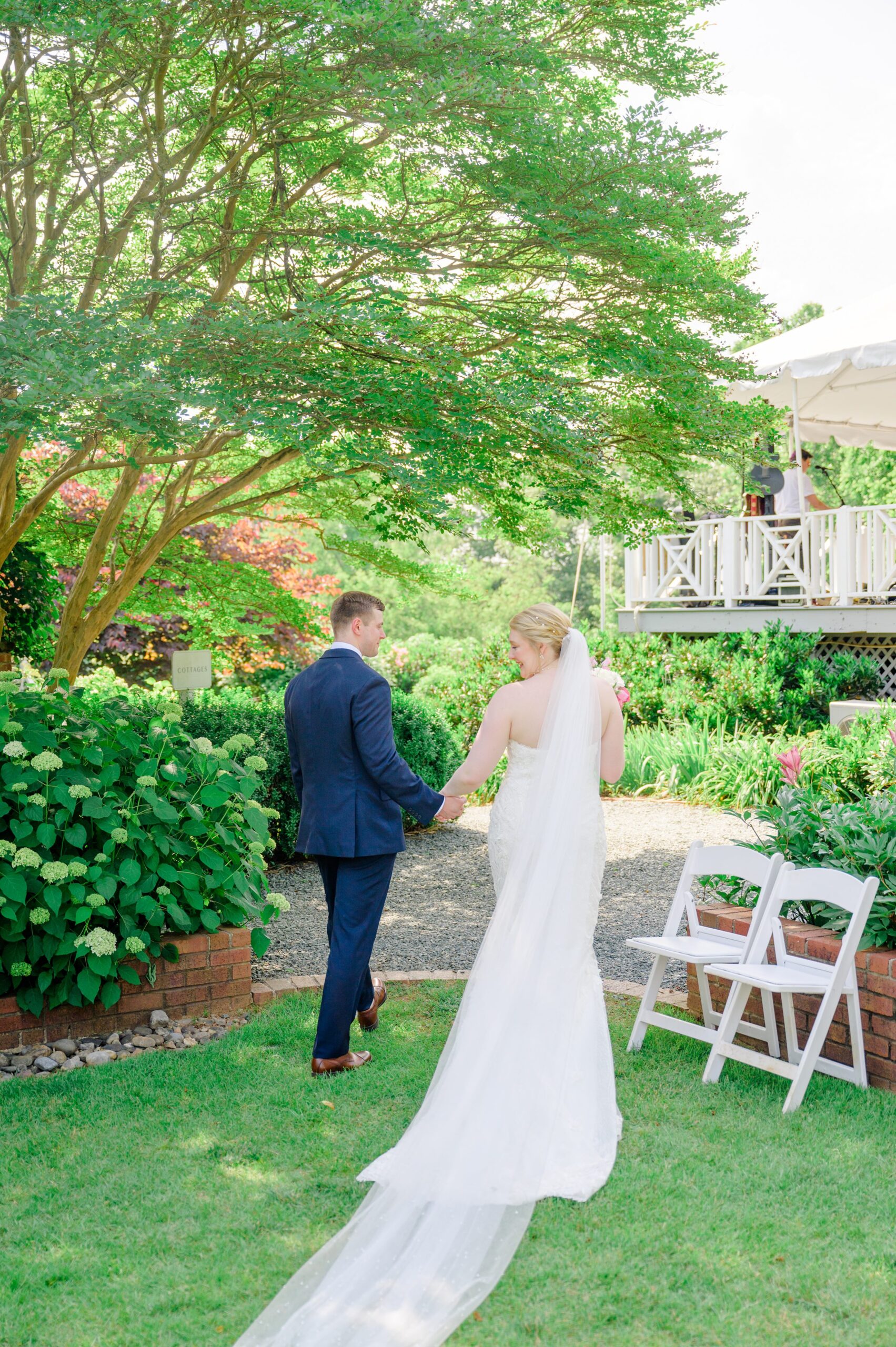 Intimate Clifton Inn Wedding in Charlottesville, Virginia photographed by Baltimore Wedding Photographer Cait Kramer.