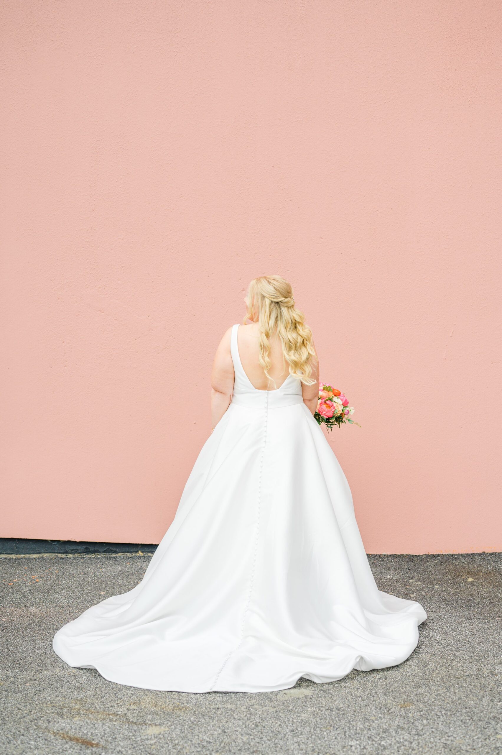 Vibrant Spring wedding day at The Loom Baltimore in Maryland photographed by Baltimore Wedding Photographer Cait Kramer Photography