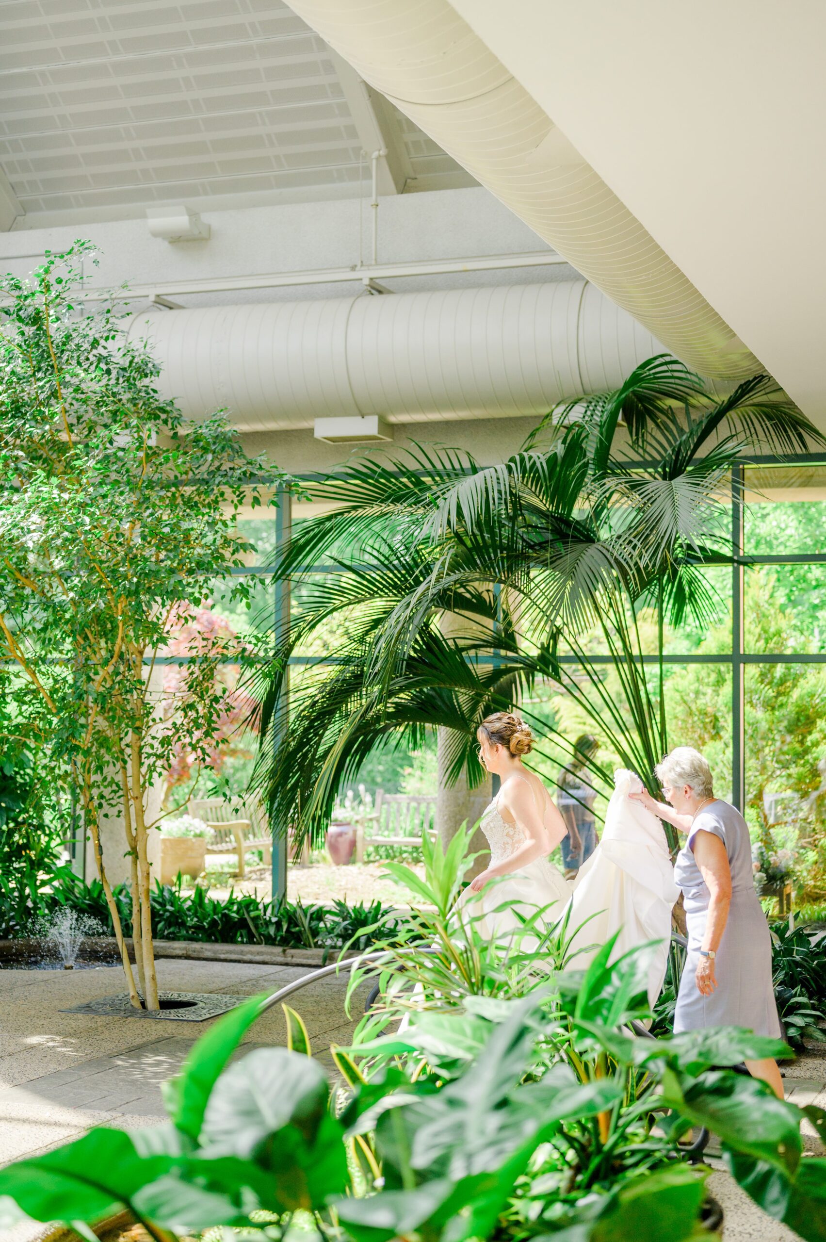 Spring wedding day at The Atrium at Meadowlark Botanical Gardens Photographed by Baltimore Wedding Photographer Cait Kramer Photography