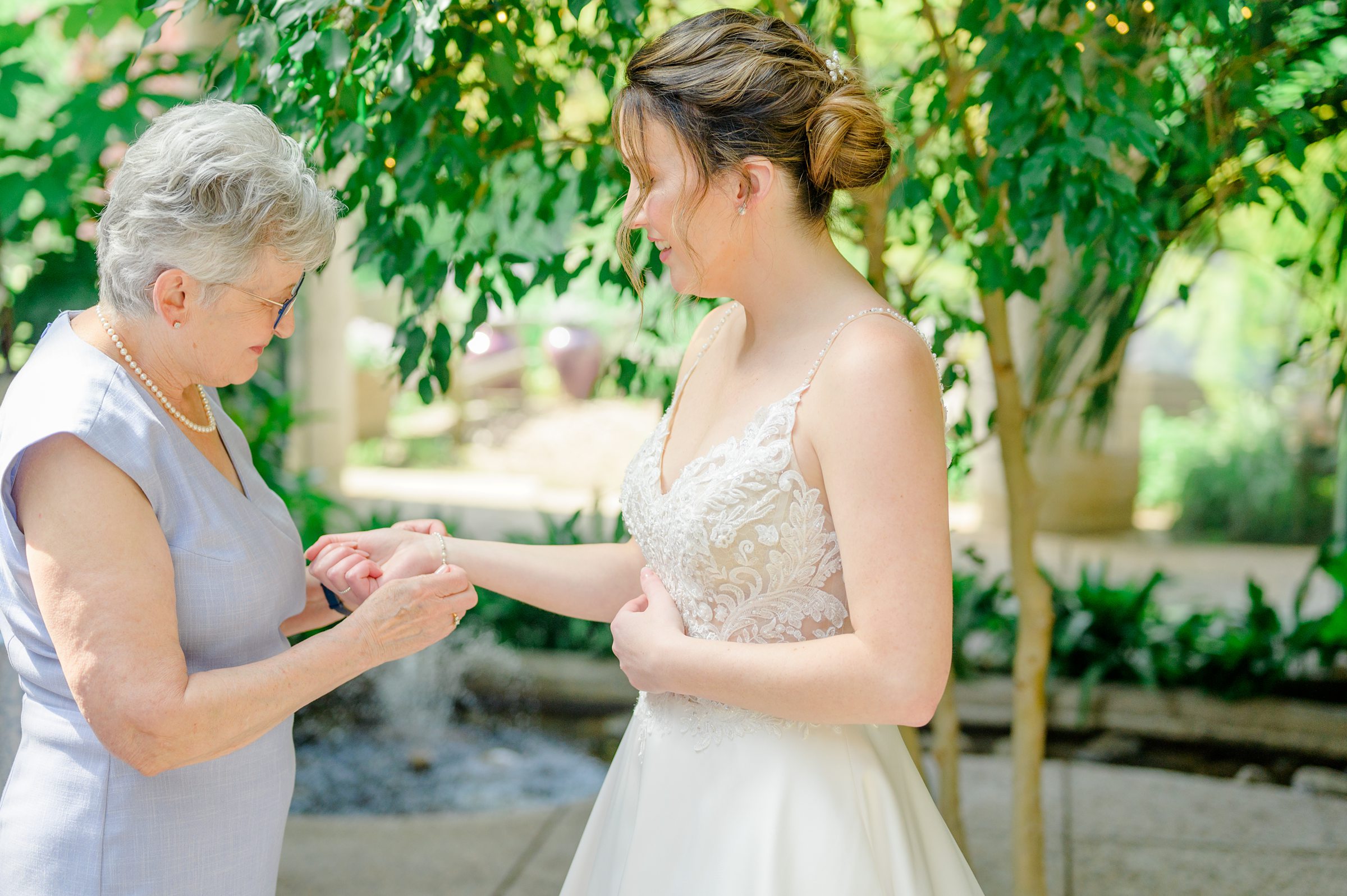 Spring wedding day at The Atrium at Meadowlark Botanical Gardens Photographed by Baltimore Wedding Photographer Cait Kramer Photography