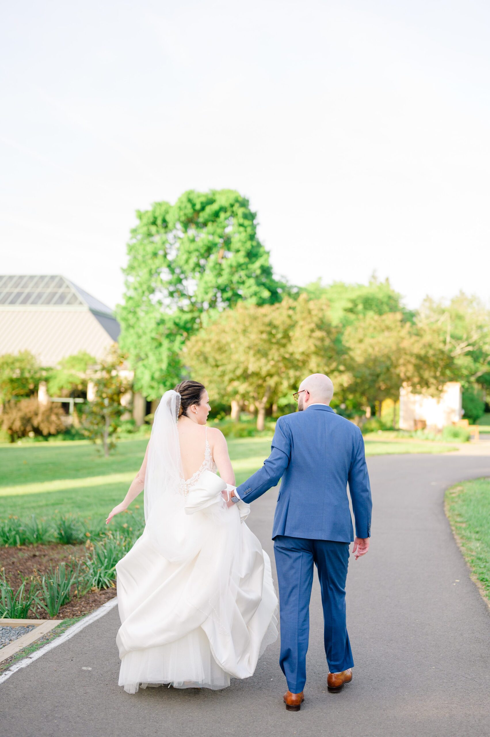 Spring wedding day at The Atrium at Meadowlark Botanical Gardens Photographed by Baltimore Wedding Photographer Cait Kramer Photography