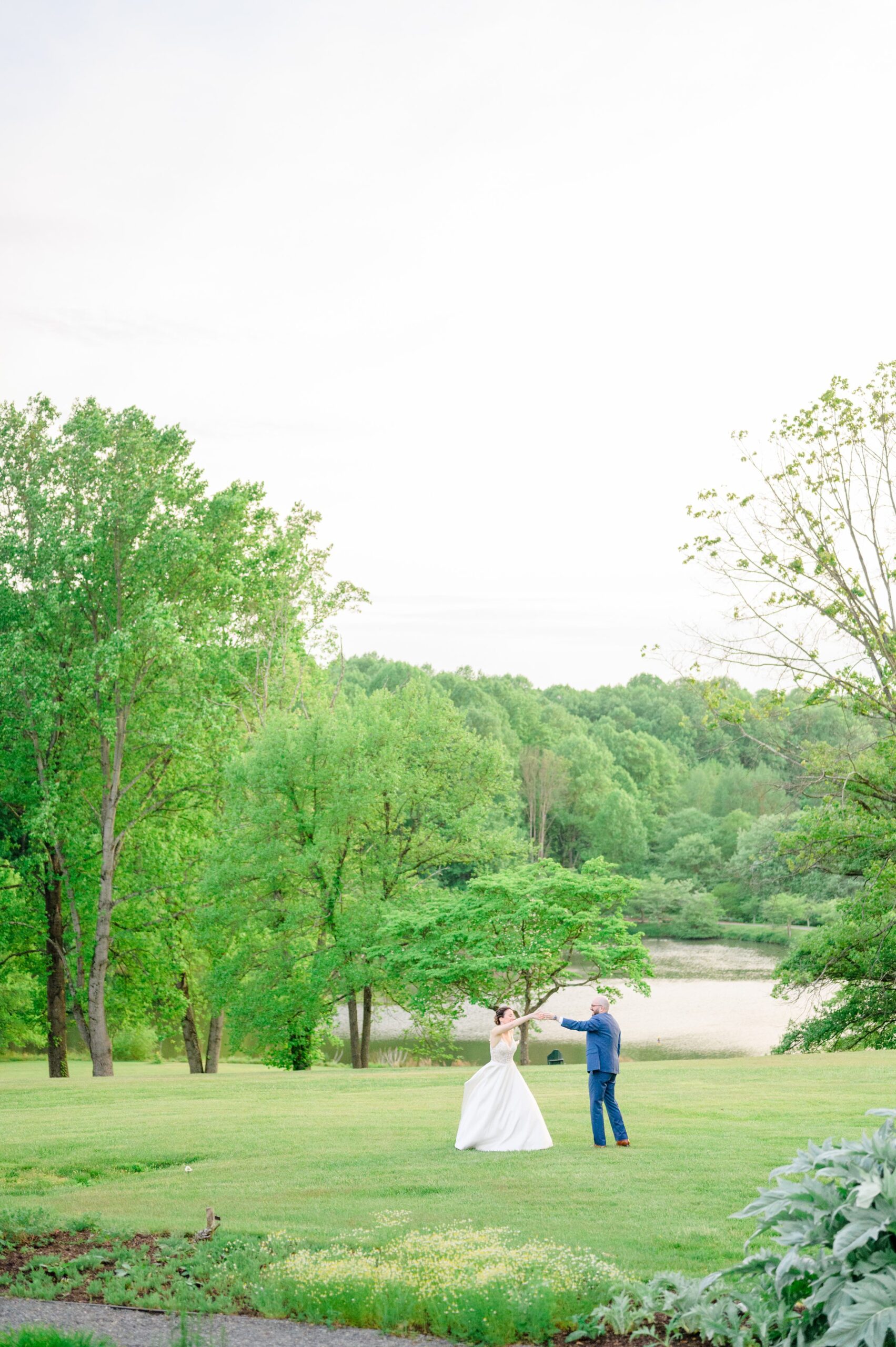 Spring wedding day at The Atrium at Meadowlark Botanical Gardens Photographed by Baltimore Wedding Photographer Cait Kramer Photography