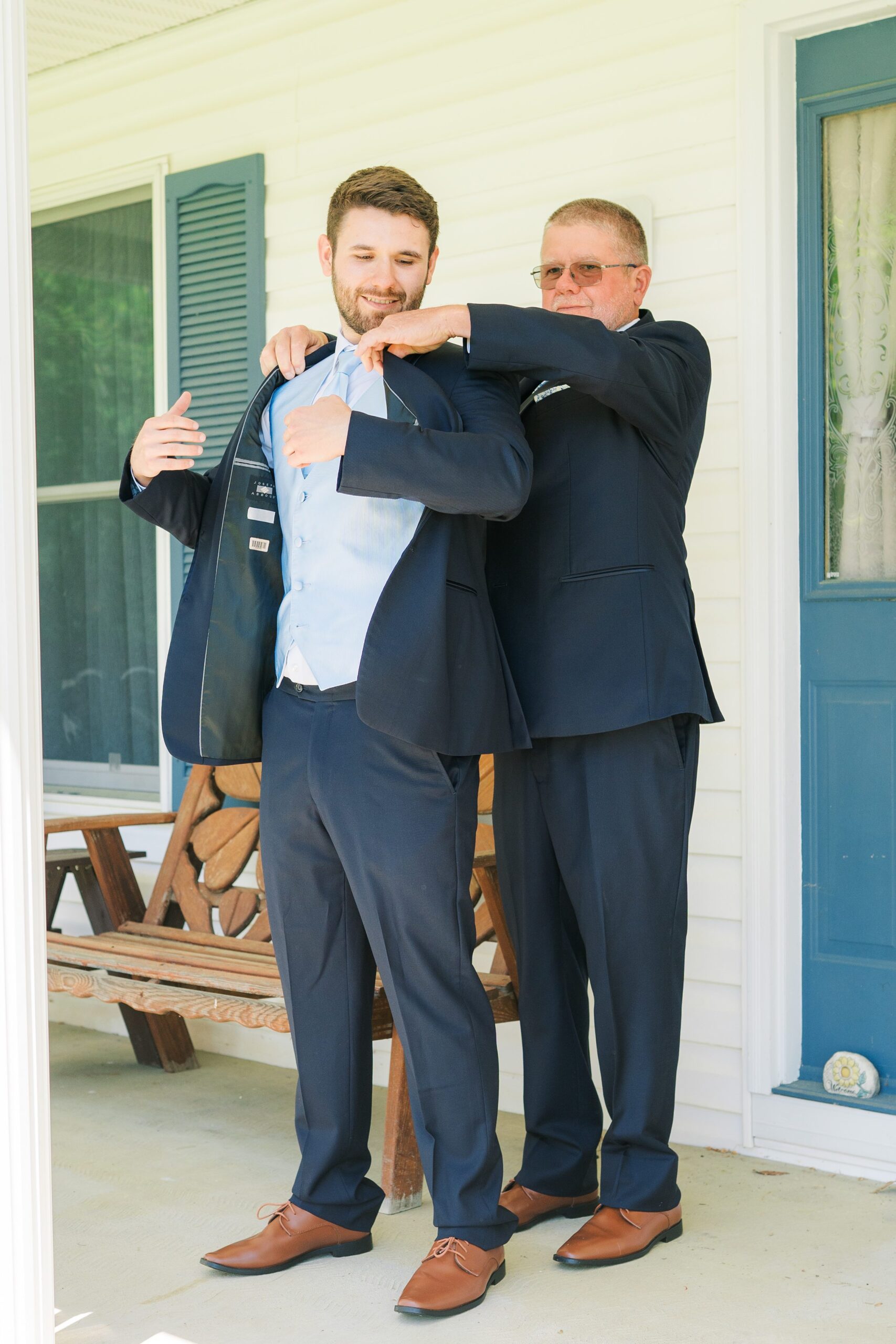 Pastel private estate wedding in Southern Maryland photographed by Baltimore Wedding Photographer Cait Kramer.
