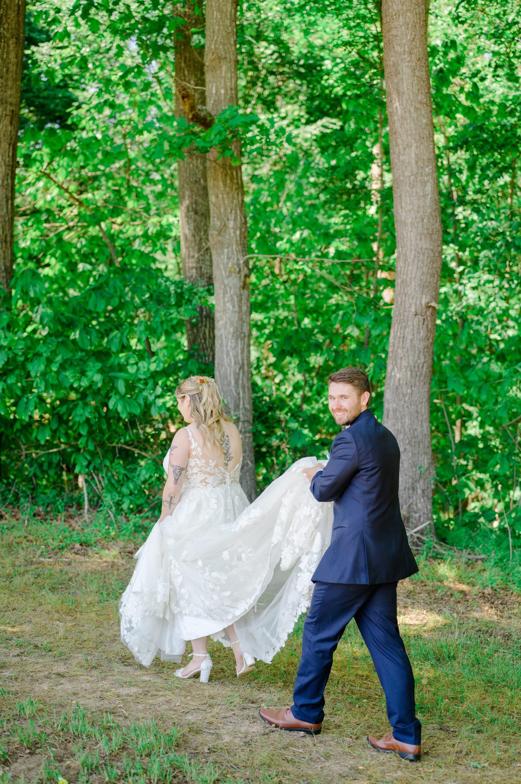 Pastel private estate wedding in Southern Maryland photographed by Baltimore Wedding Photographer Cait Kramer.