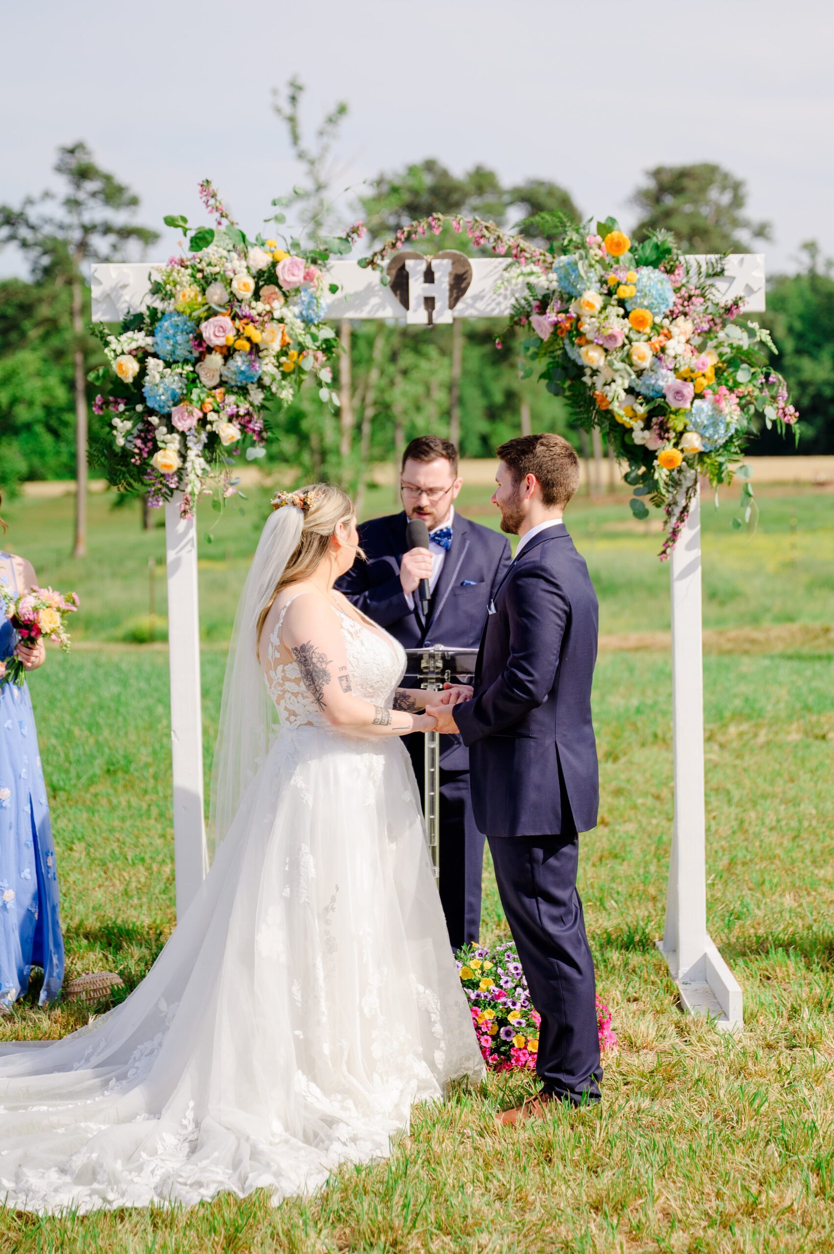 Pastel private estate wedding in Southern Maryland photographed by Baltimore Wedding Photographer Cait Kramer.