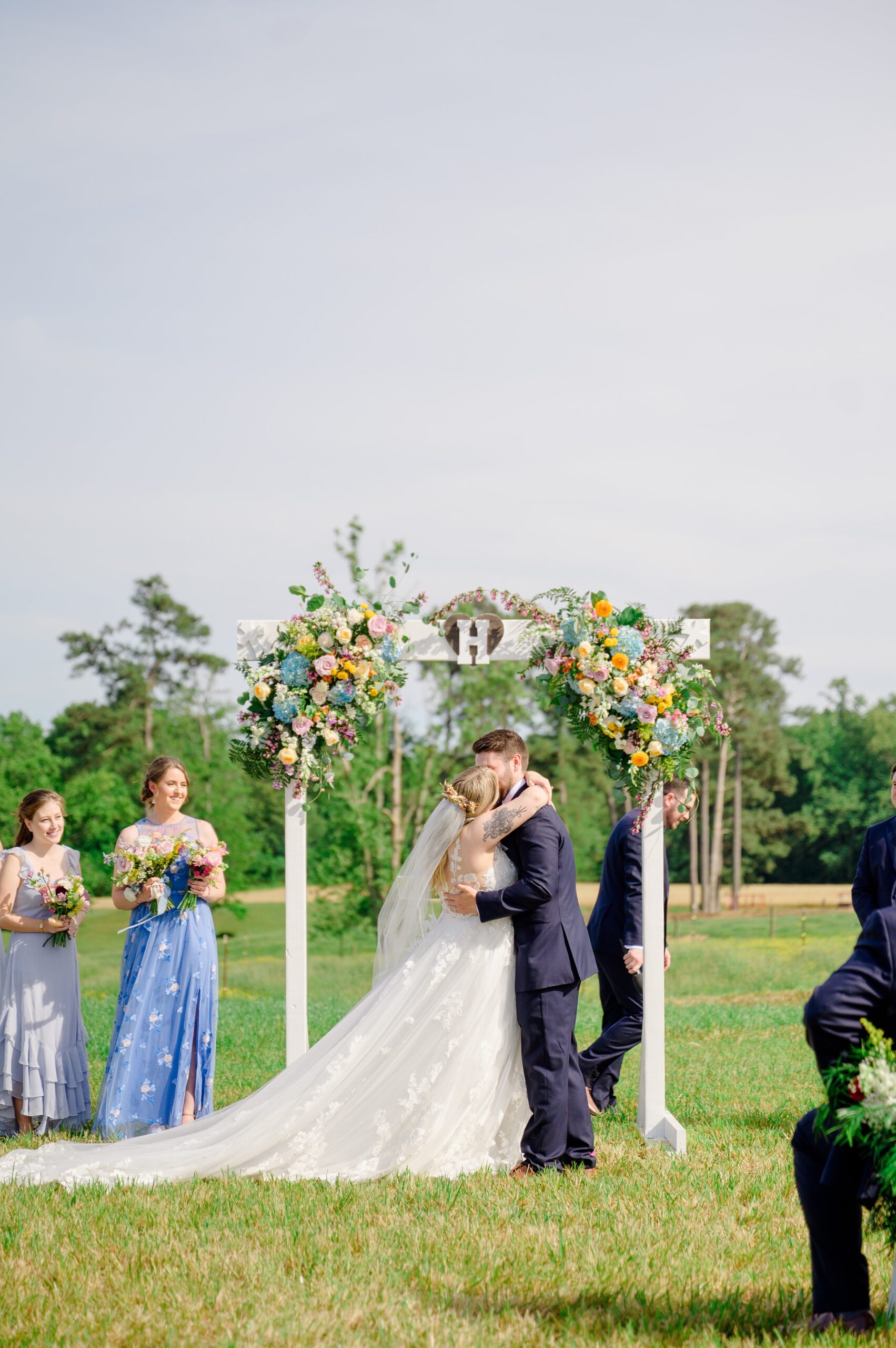 Pastel private estate wedding in Southern Maryland photographed by Baltimore Wedding Photographer Cait Kramer.