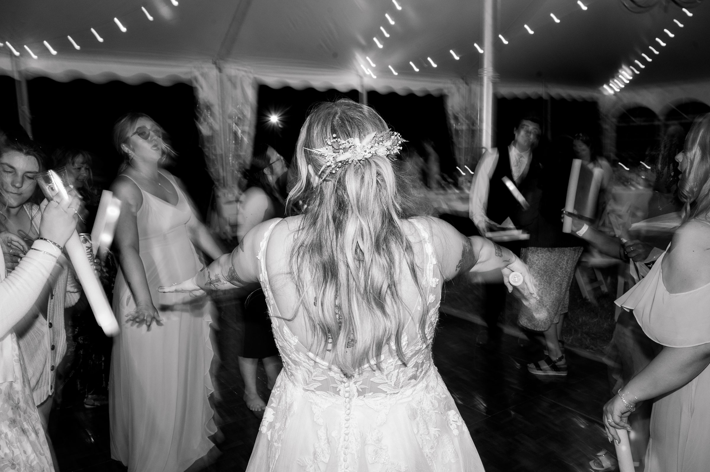 Pastel private estate wedding in Southern Maryland photographed by Baltimore Wedding Photographer Cait Kramer.