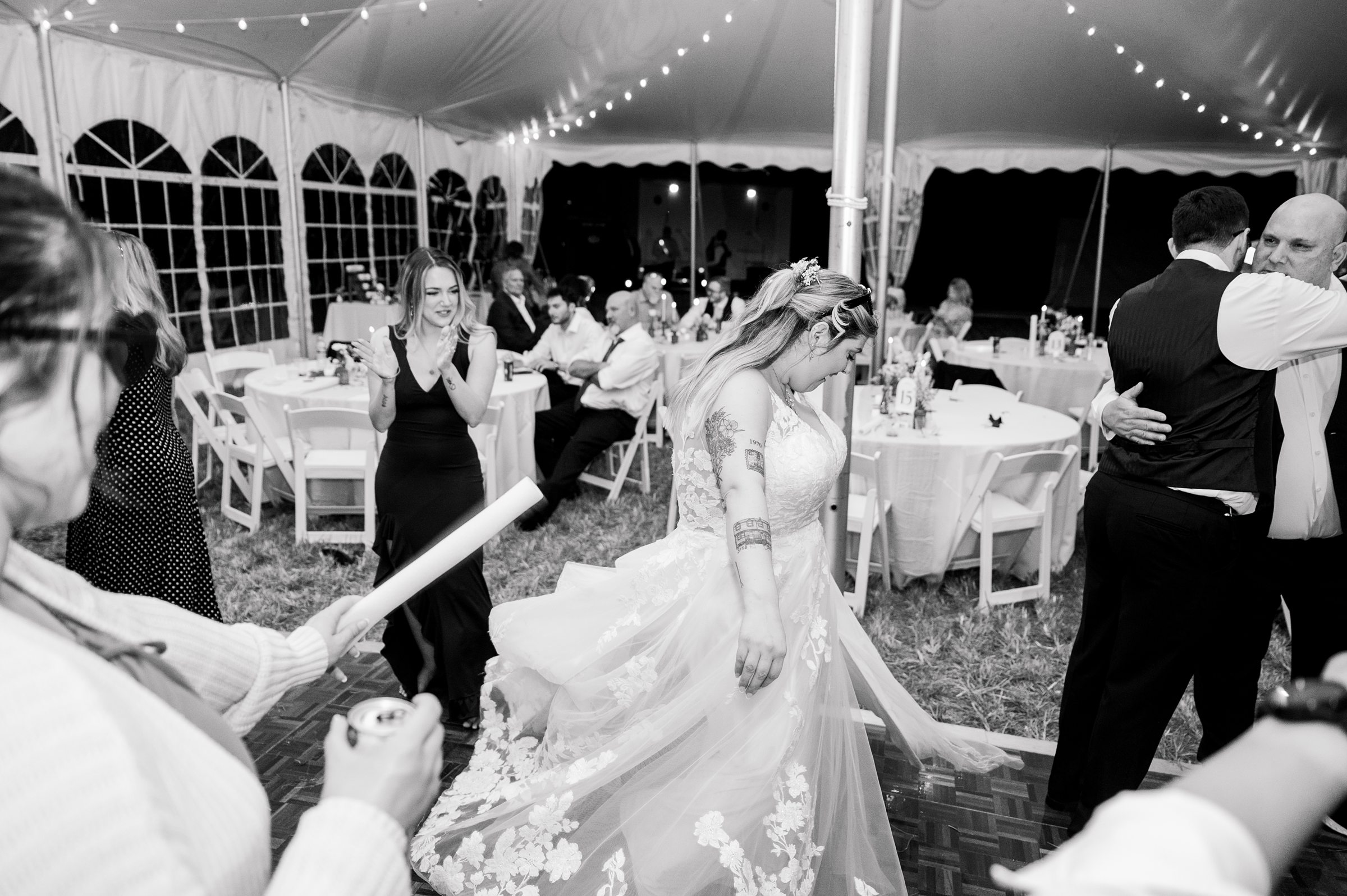Pastel private estate wedding in Southern Maryland photographed by Baltimore Wedding Photographer Cait Kramer.