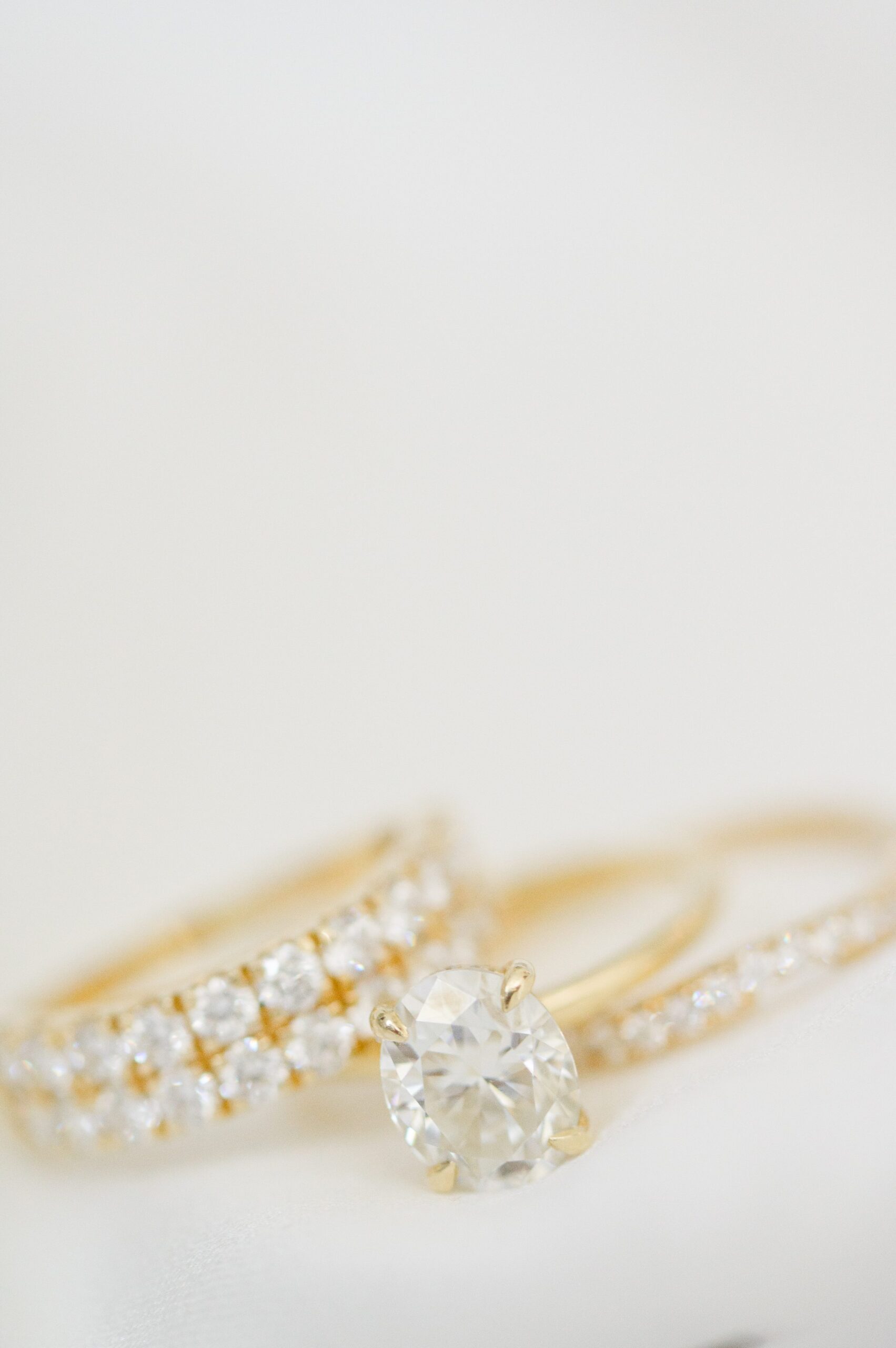 Summer wedding day at Raspberry Plain Manor in Leesburg, Virginia. Photographed by Baltimore Wedding Photographer Cait Kramer.