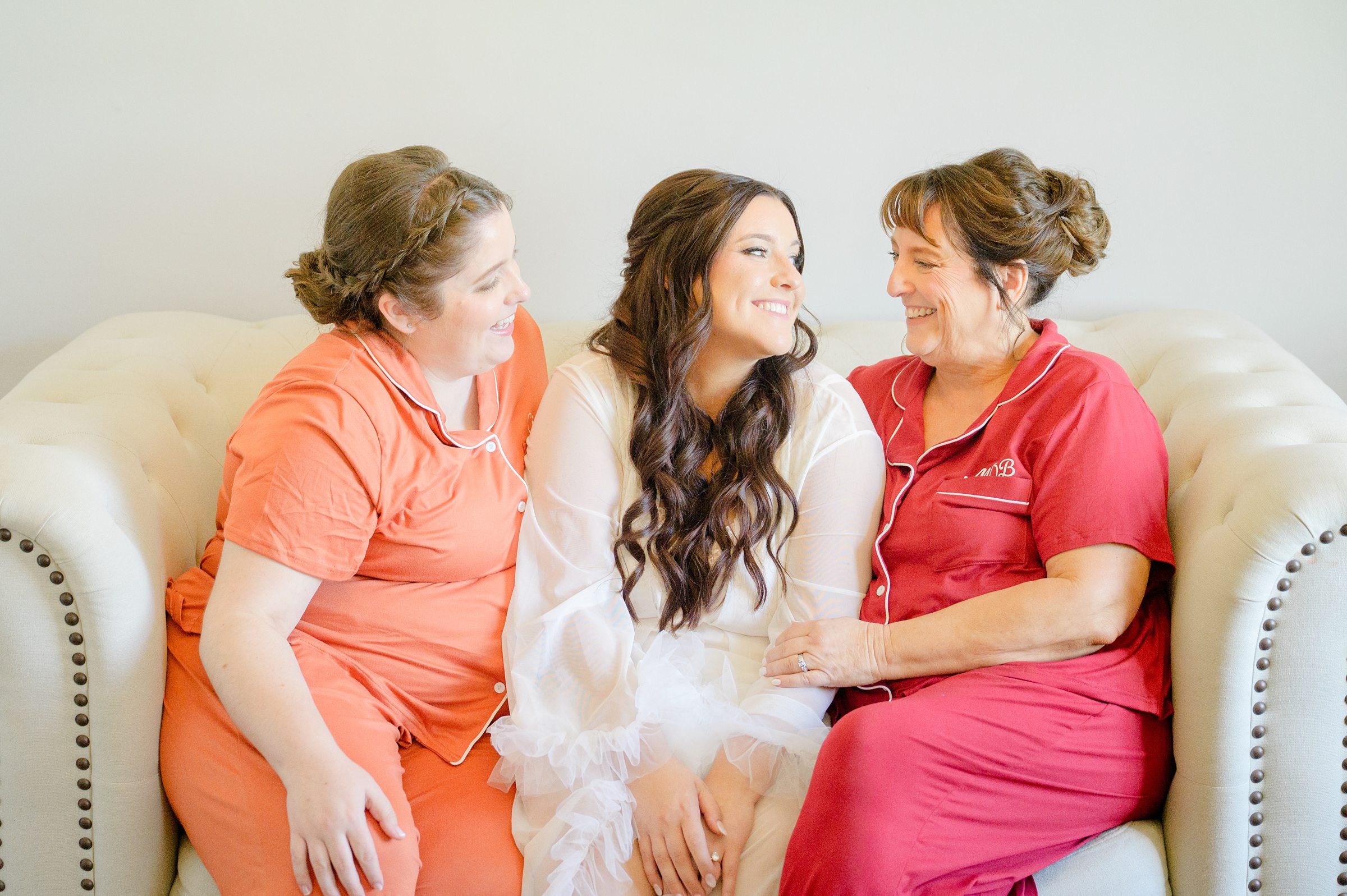Summer wedding day at Raspberry Plain Manor in Leesburg, Virginia. Photographed by Baltimore Wedding Photographer Cait Kramer.