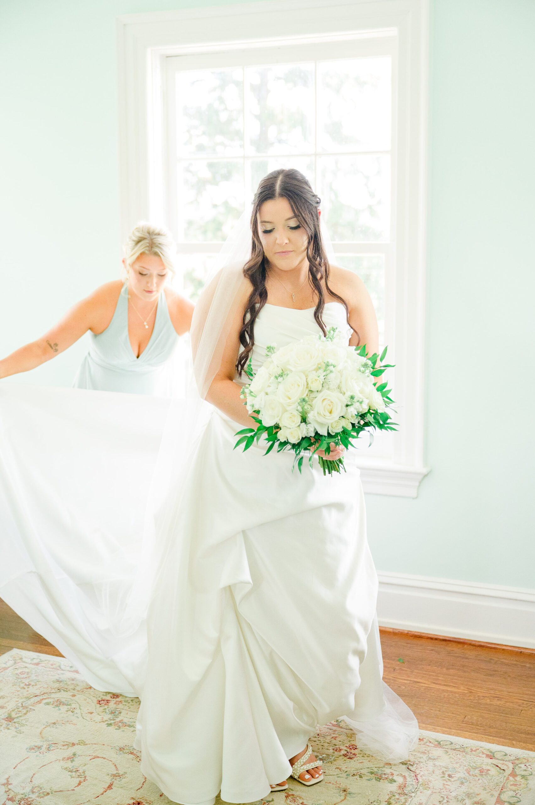 Summer wedding day at Raspberry Plain Manor in Leesburg, Virginia. Photographed by Baltimore Wedding Photographer Cait Kramer.