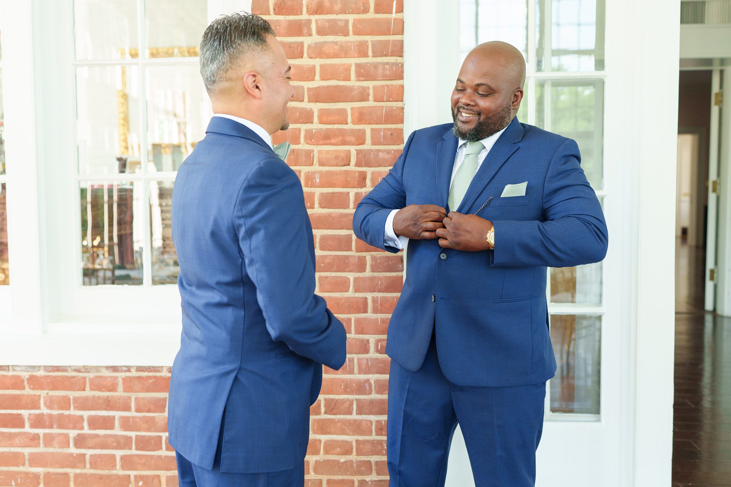 Summer wedding day at Raspberry Plain Manor in Leesburg, Virginia. Photographed by Baltimore Wedding Photographer Cait Kramer.
