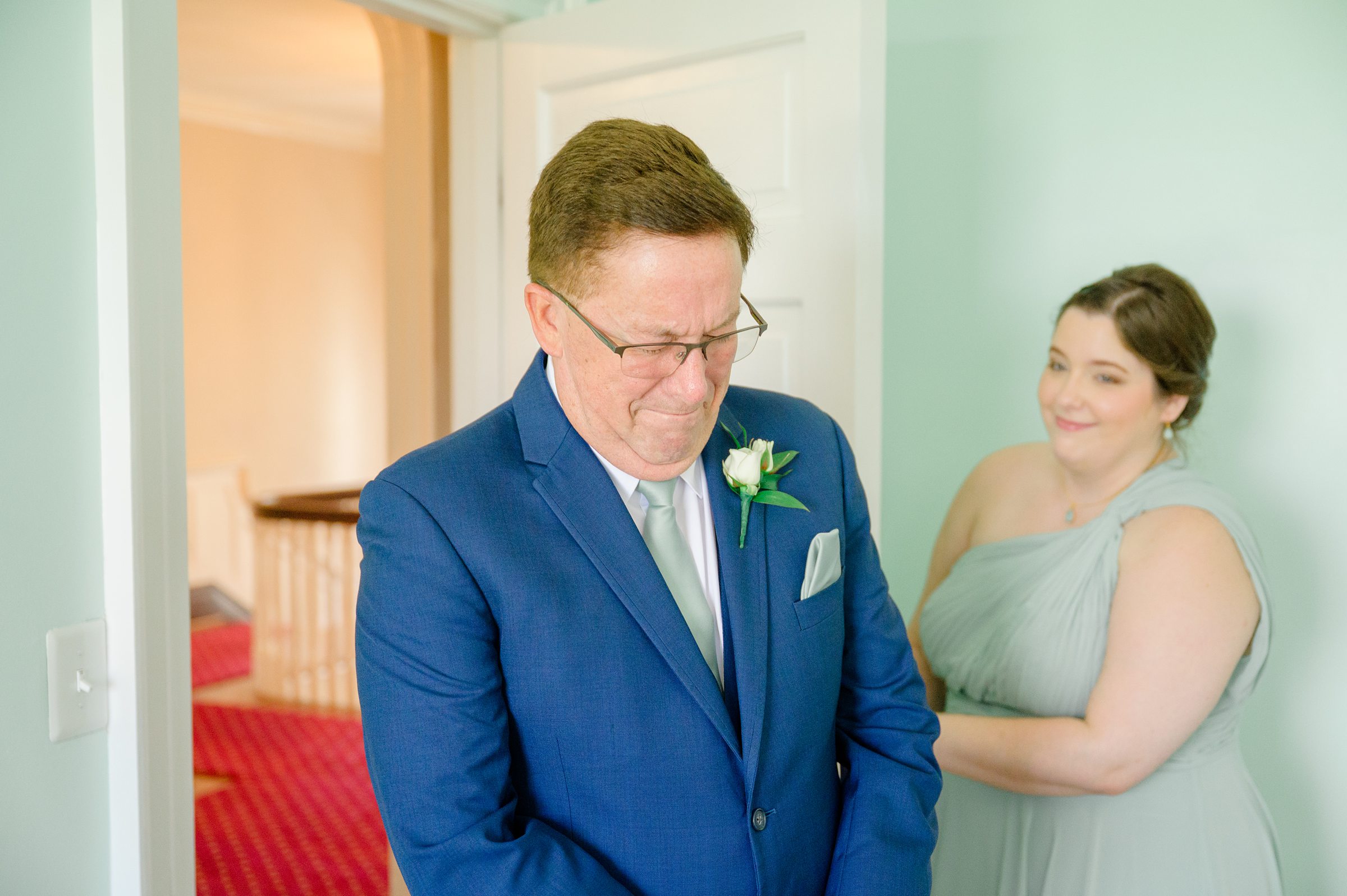 Summer wedding day at Raspberry Plain Manor in Leesburg, Virginia. Photographed by Baltimore Wedding Photographer Cait Kramer.