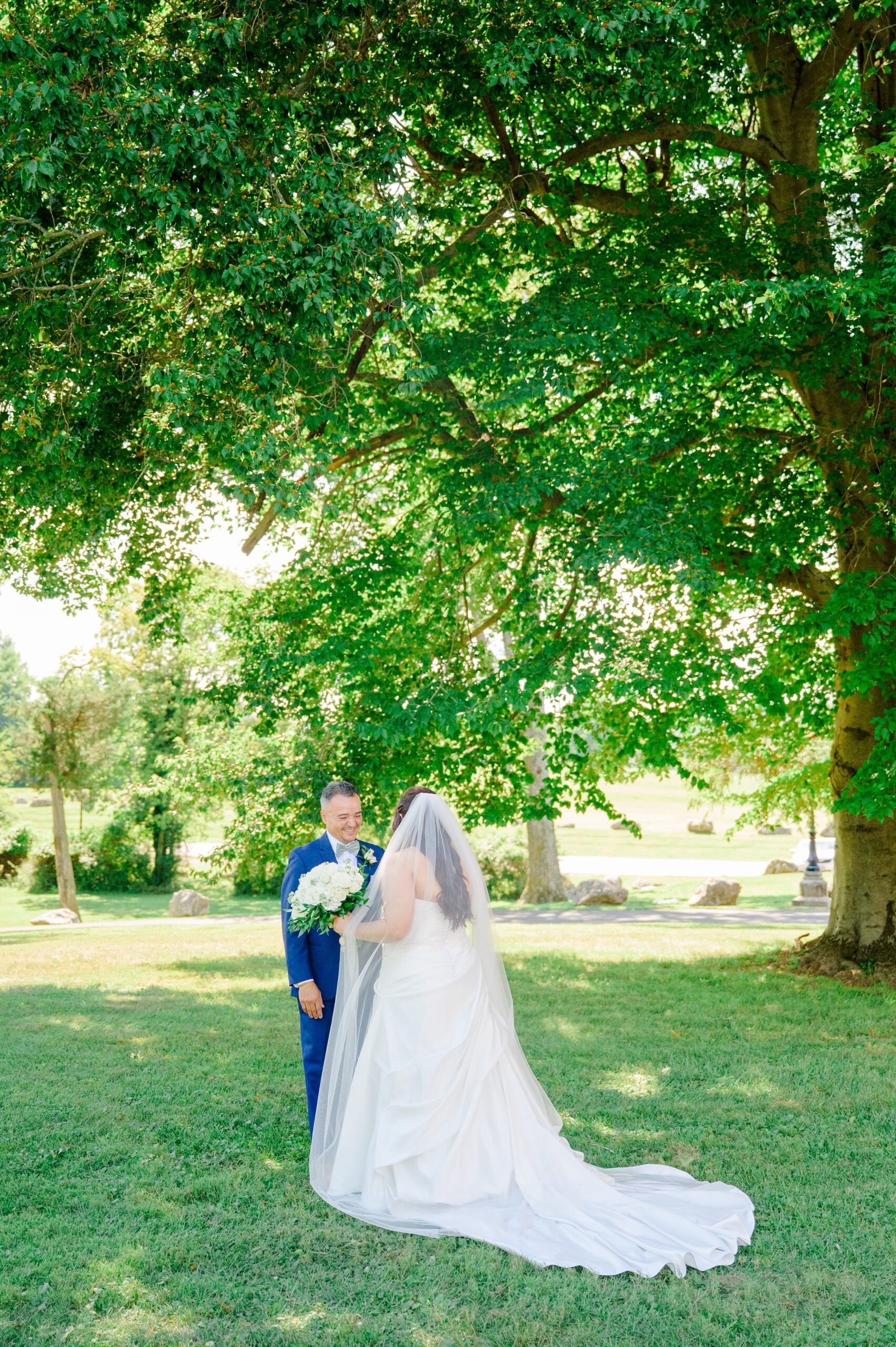 Summer wedding day at Raspberry Plain Manor in Leesburg, Virginia. Photographed by Baltimore Wedding Photographer Cait Kramer.