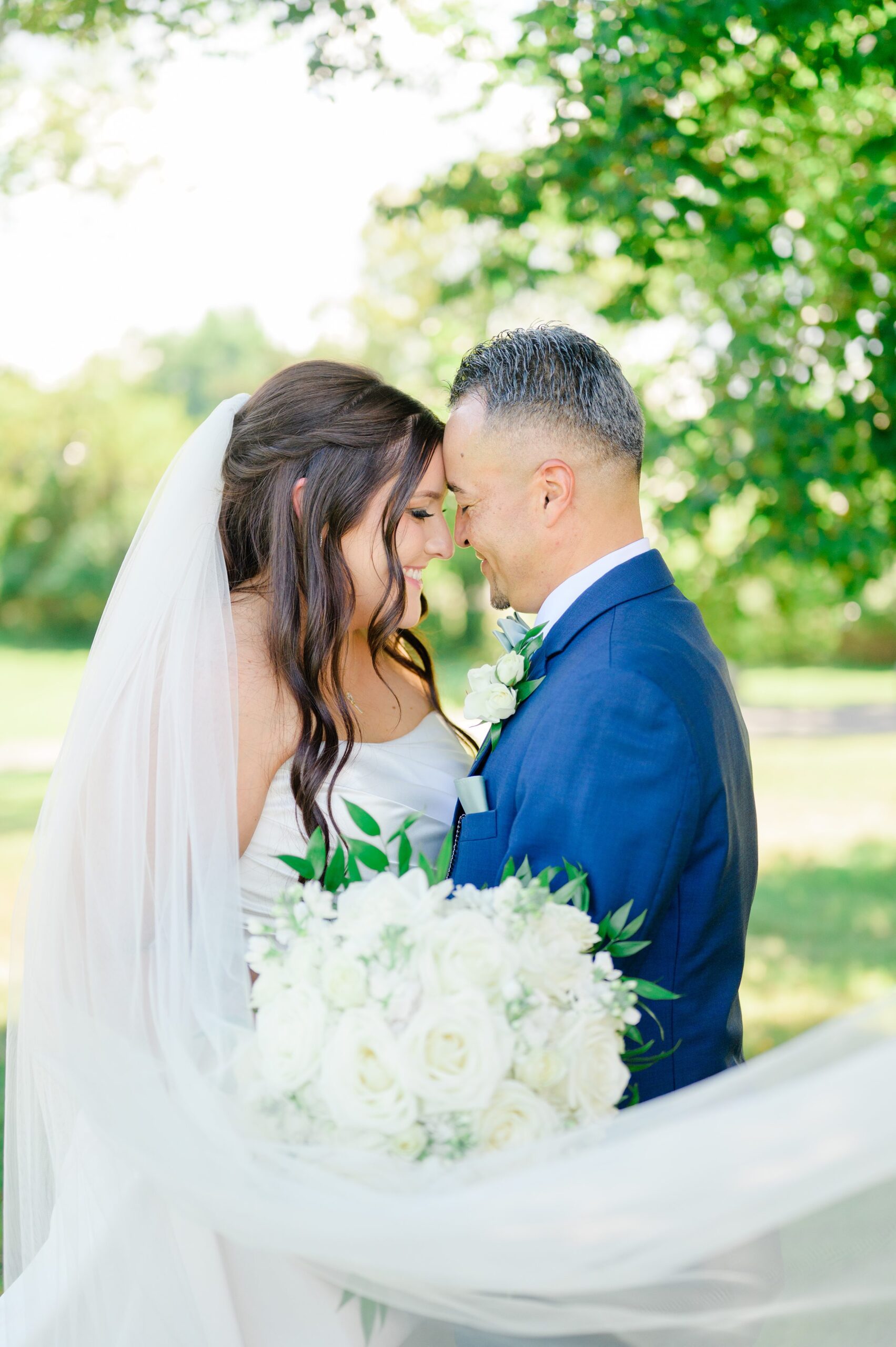 Summer wedding day at Raspberry Plain Manor in Leesburg, Virginia. Photographed by Baltimore Wedding Photographer Cait Kramer.