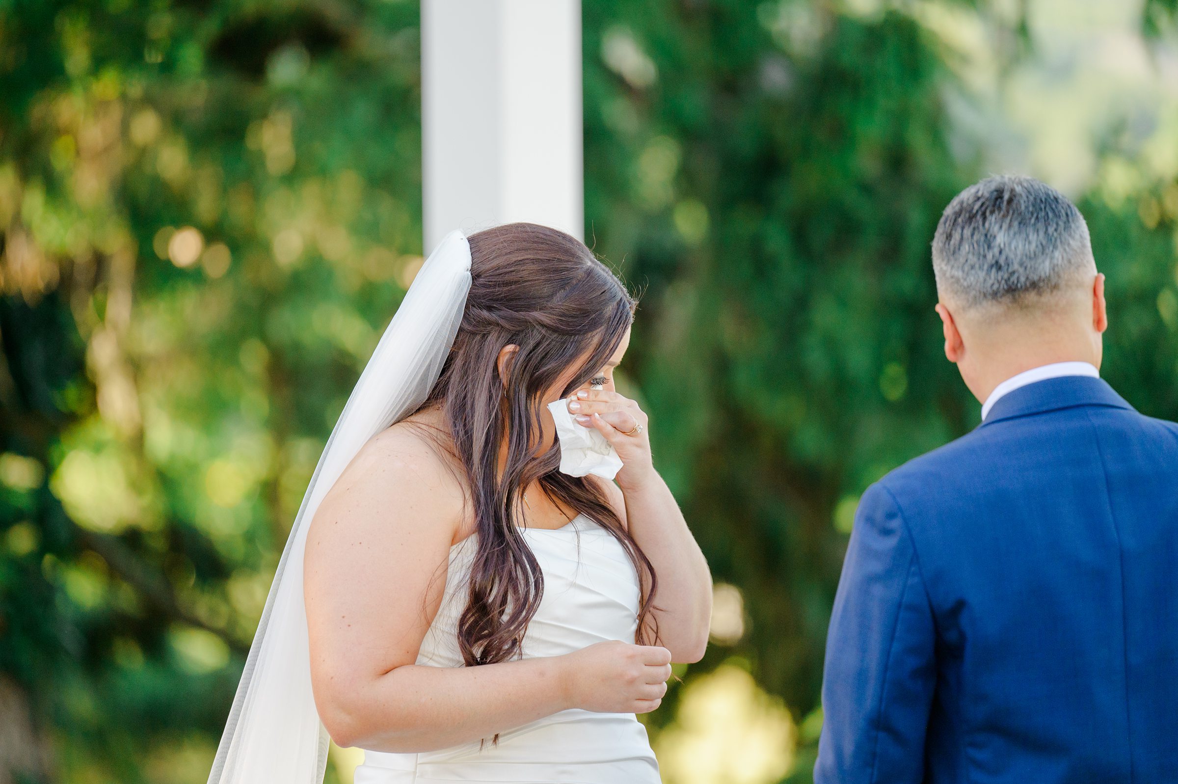Summer wedding day at Raspberry Plain Manor in Leesburg, Virginia. Photographed by Baltimore Wedding Photographer Cait Kramer.