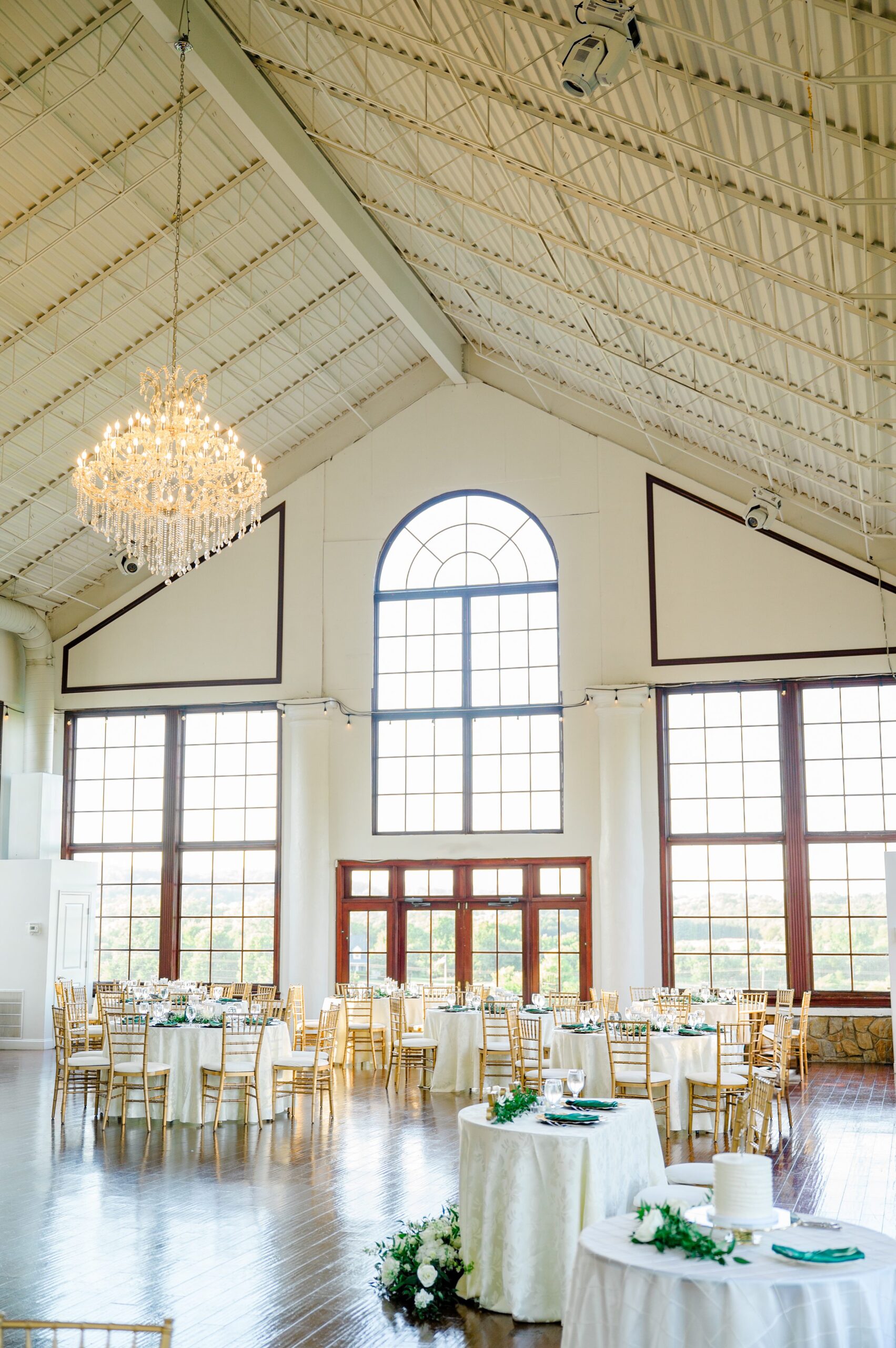 Summer wedding day at Raspberry Plain Manor in Leesburg, Virginia. Photographed by Baltimore Wedding Photographer Cait Kramer.