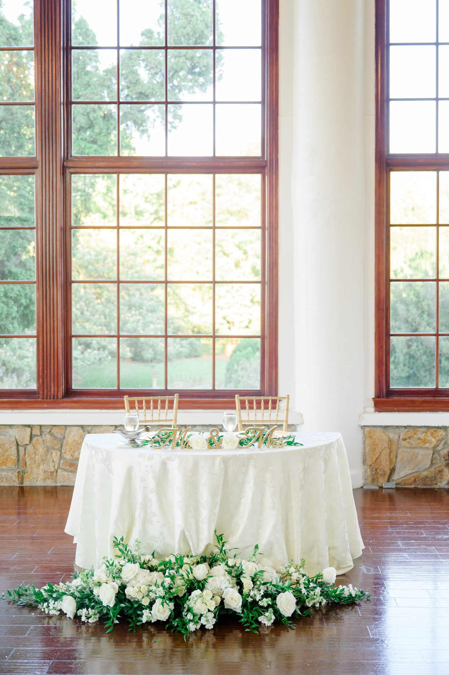 Summer wedding day at Raspberry Plain Manor in Leesburg, Virginia. Photographed by Baltimore Wedding Photographer Cait Kramer.