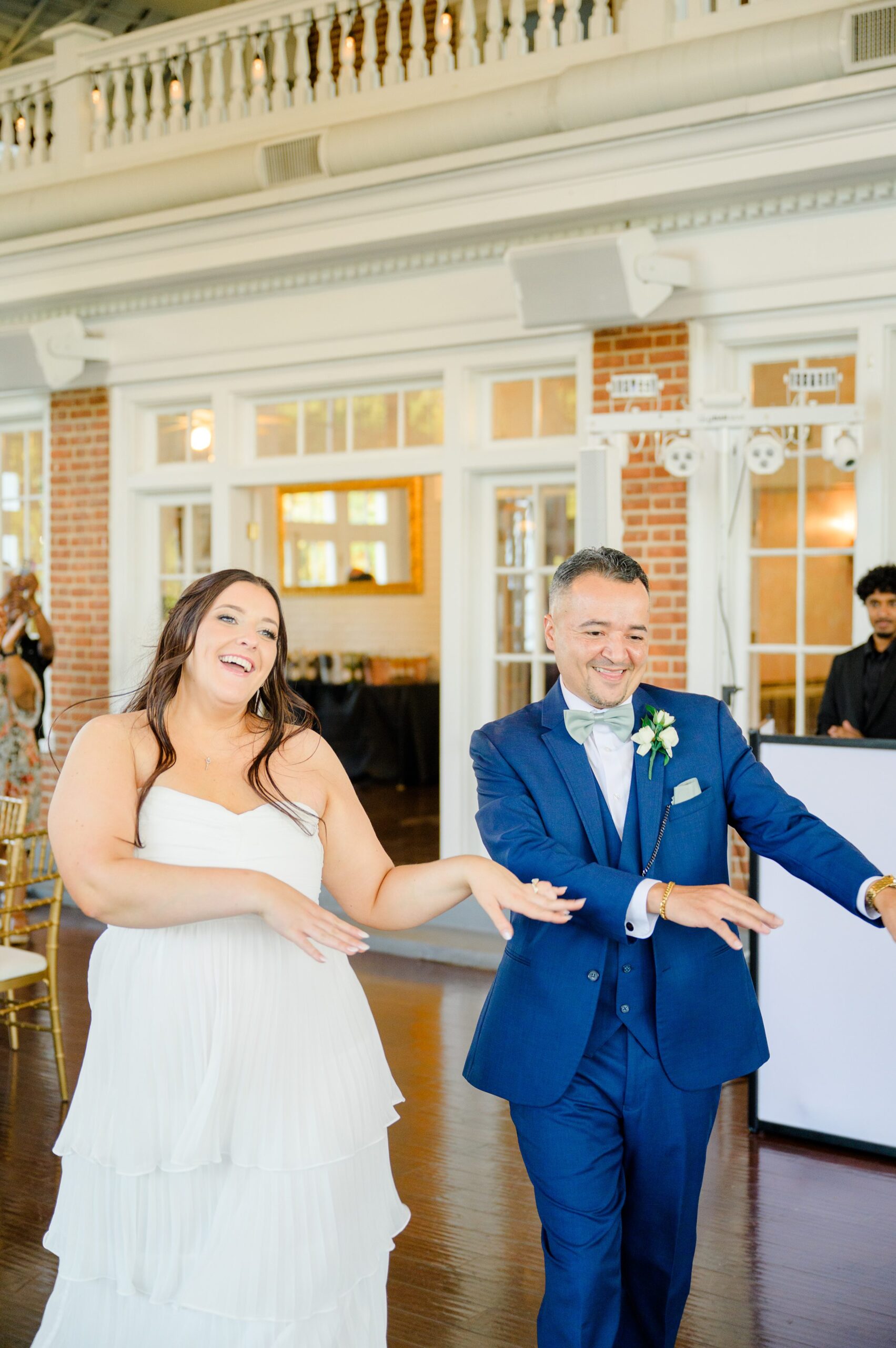 Summer wedding day at Raspberry Plain Manor in Leesburg, Virginia. Photographed by Baltimore Wedding Photographer Cait Kramer.