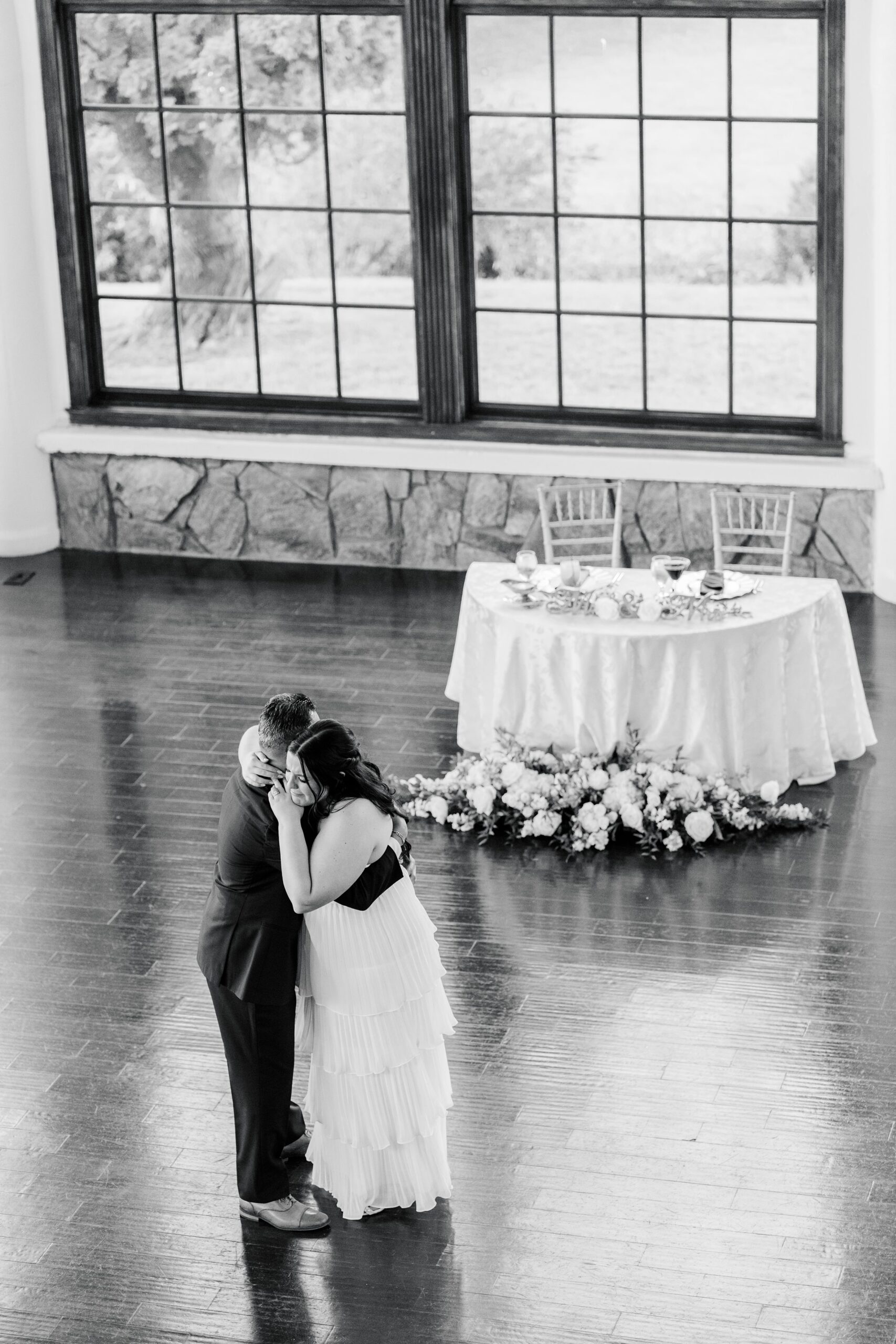 Summer wedding day at Raspberry Plain Manor in Leesburg, Virginia. Photographed by Baltimore Wedding Photographer Cait Kramer.