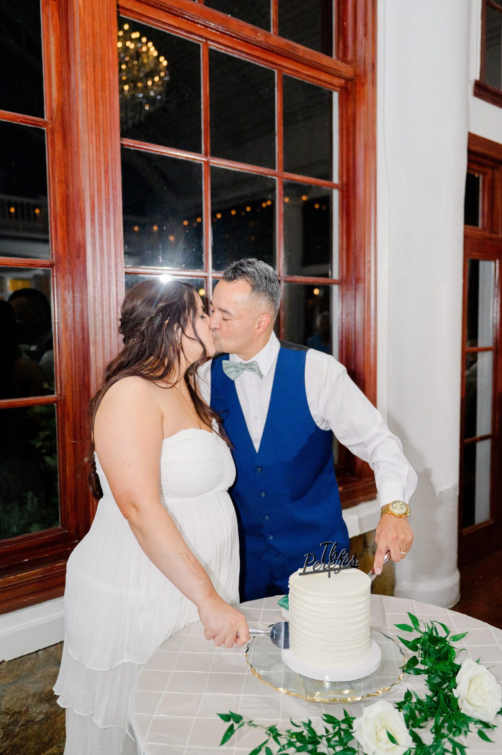 Summer wedding day at Raspberry Plain Manor in Leesburg, Virginia. Photographed by Baltimore Wedding Photographer Cait Kramer.
