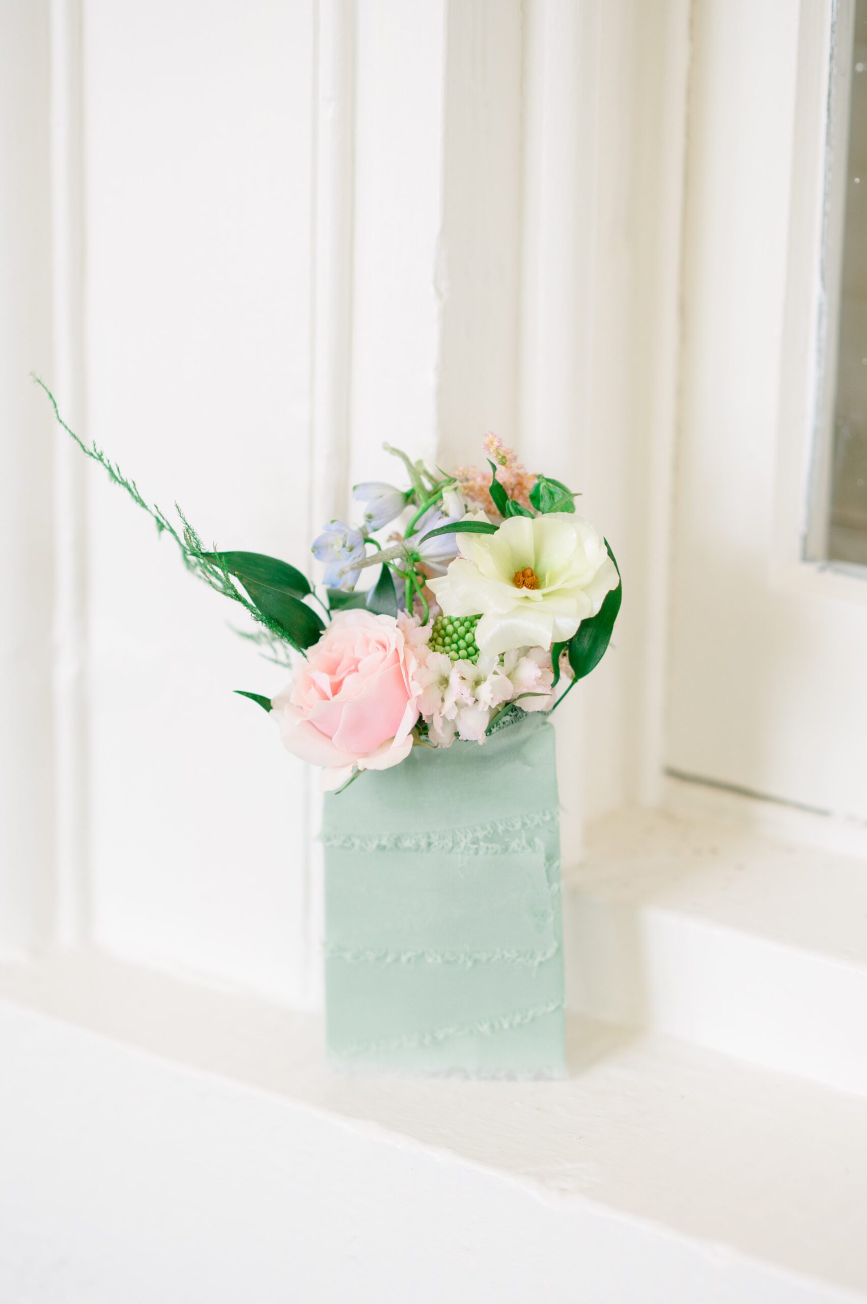 Floral details for Maryland Zoo wedding photographed by Baltimore Wedding Photographer Cait Kramer.