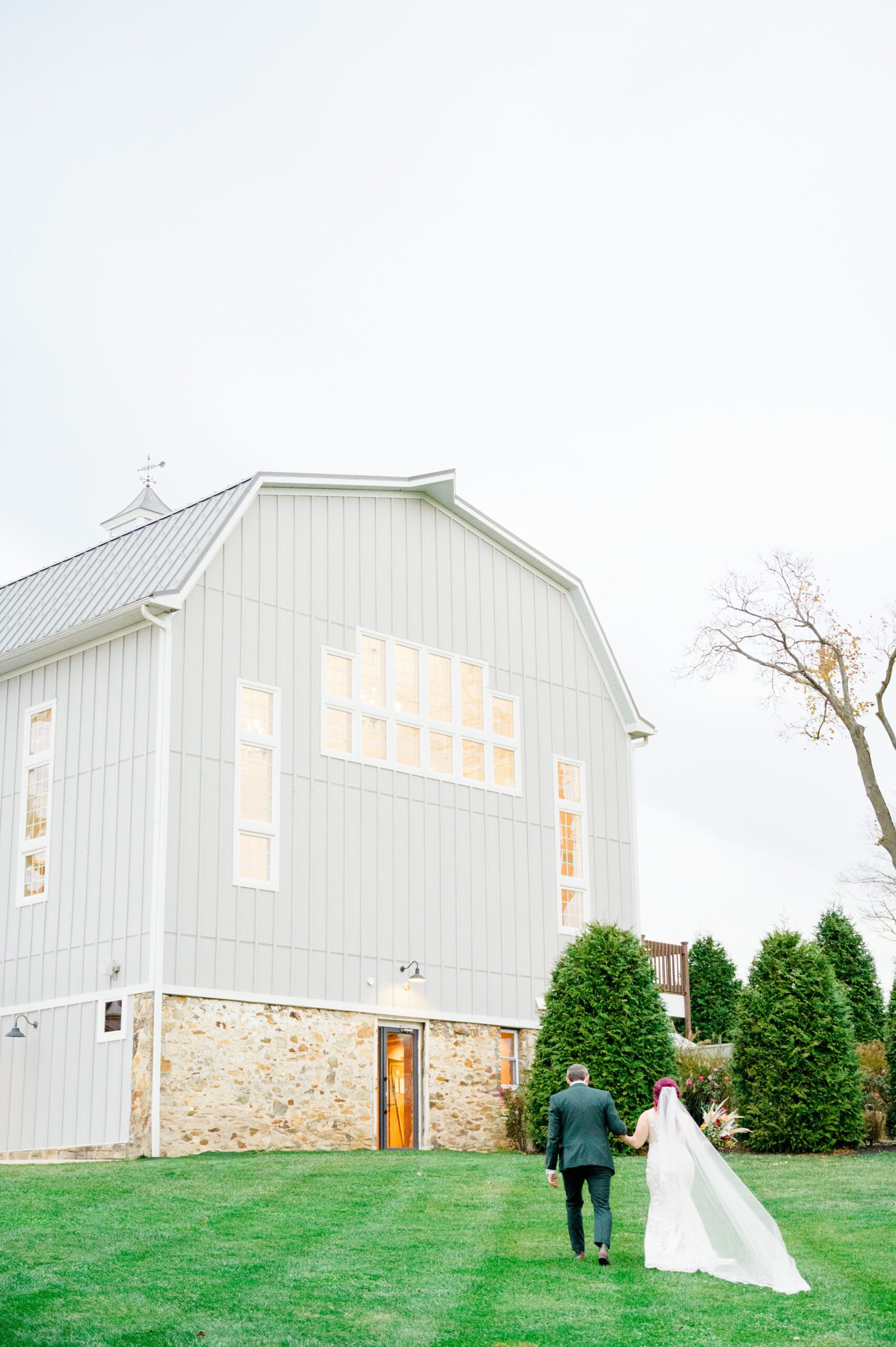 Colorful fall wedding day at Rosewood Farms in Elkton, Maryland photographed by Baltimore Wedding Photographer Cait Kramer.