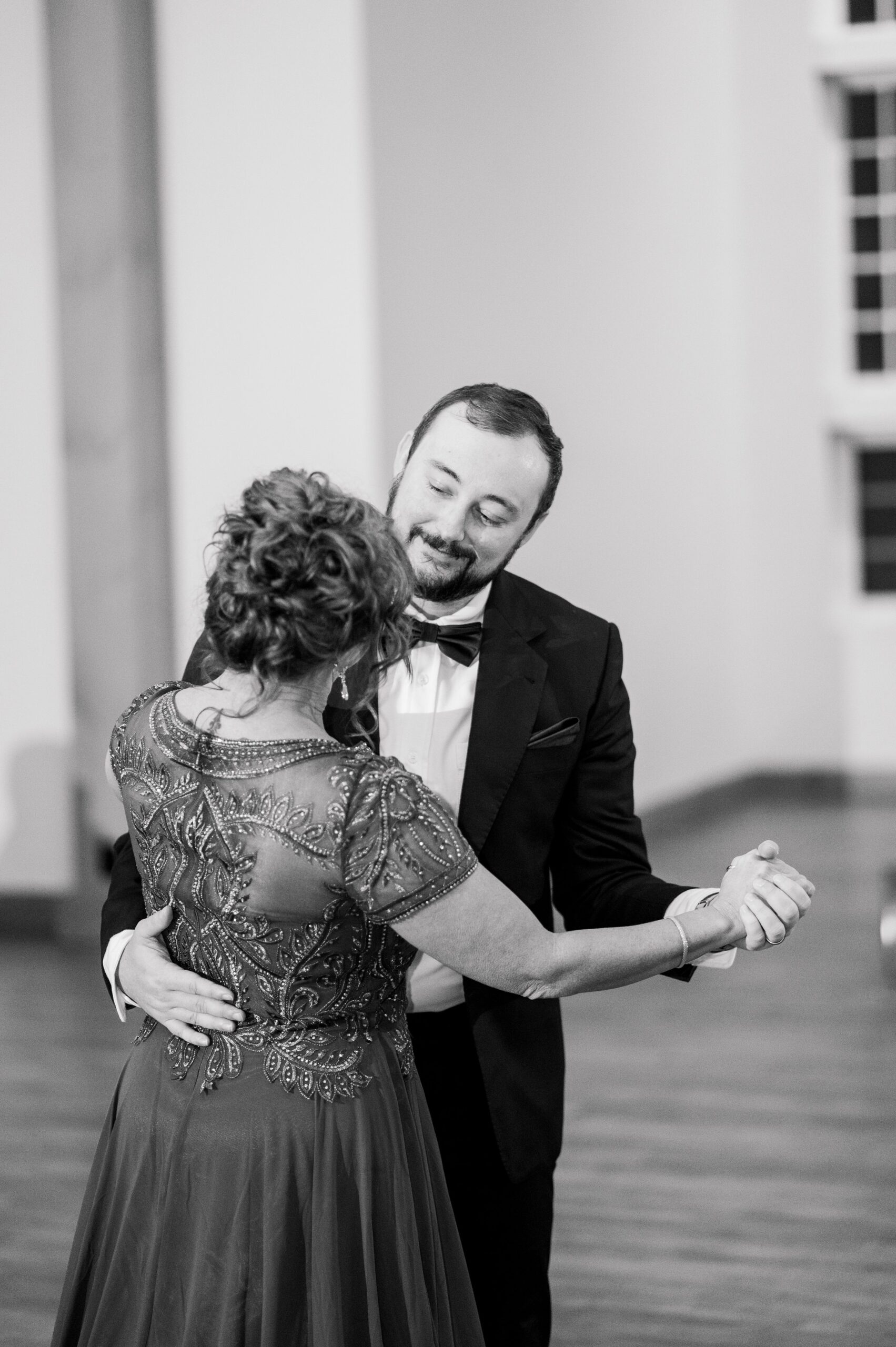 Colorful fall wedding day at Rosewood Farms in Elkton, Maryland photographed by Baltimore Wedding Photographer Cait Kramer.